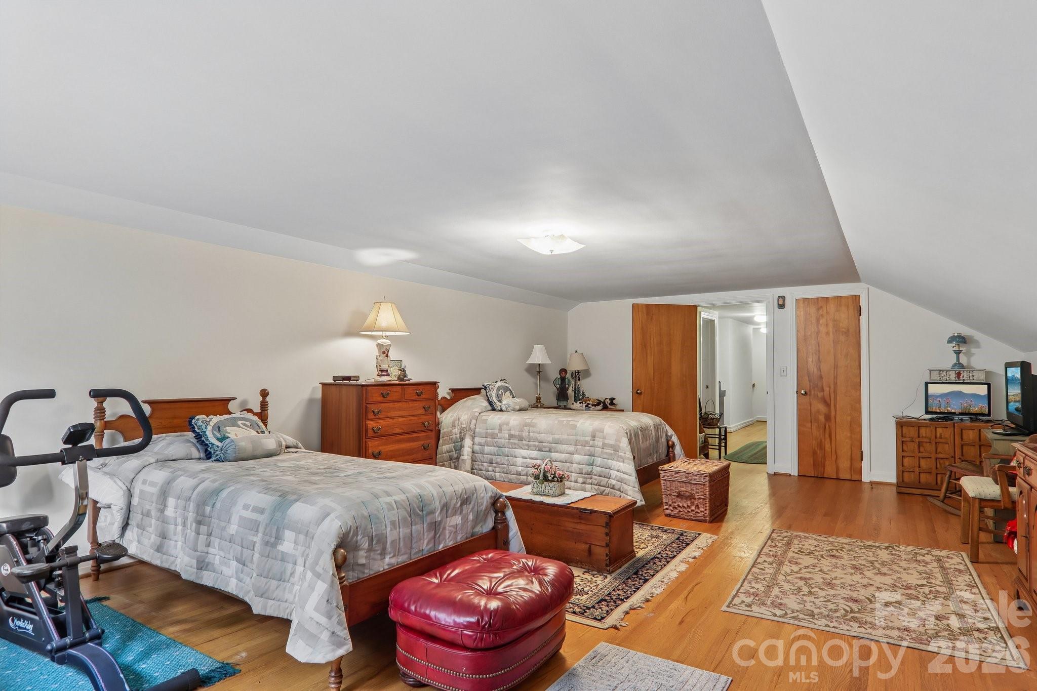 1404 Valmont Drive — Hendersonville