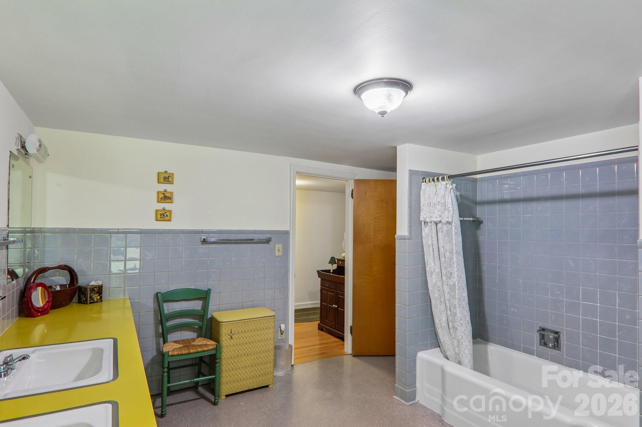 1404 Valmont Drive — Hendersonville