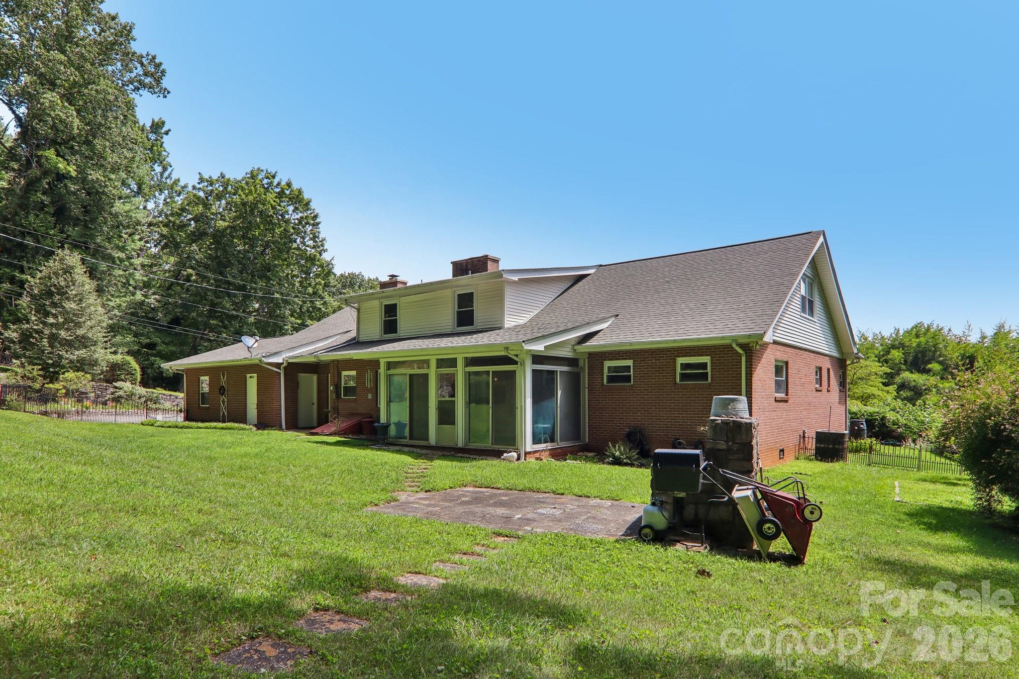 1404 Valmont Drive — Hendersonville