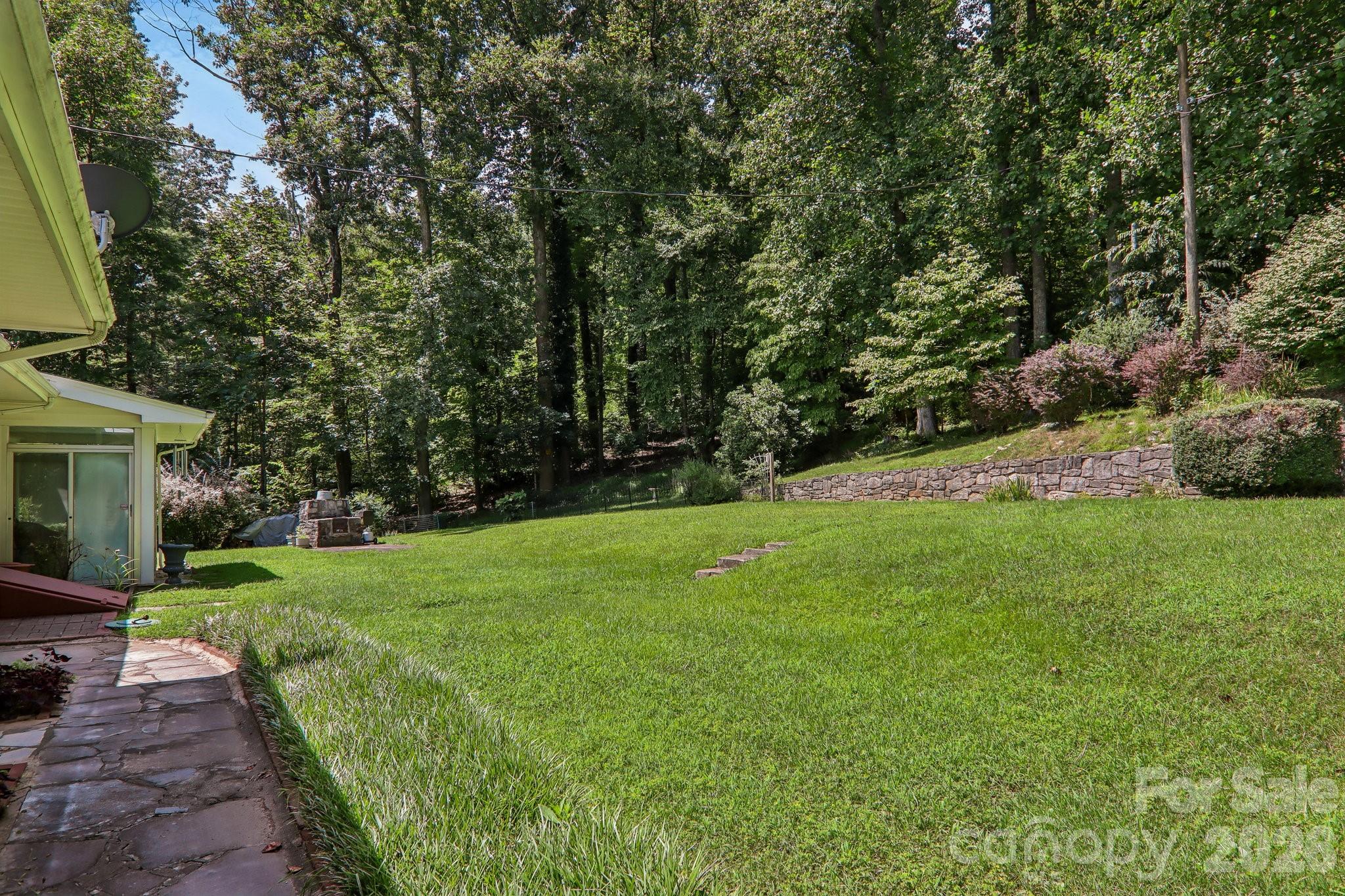 1404 Valmont Drive — Hendersonville