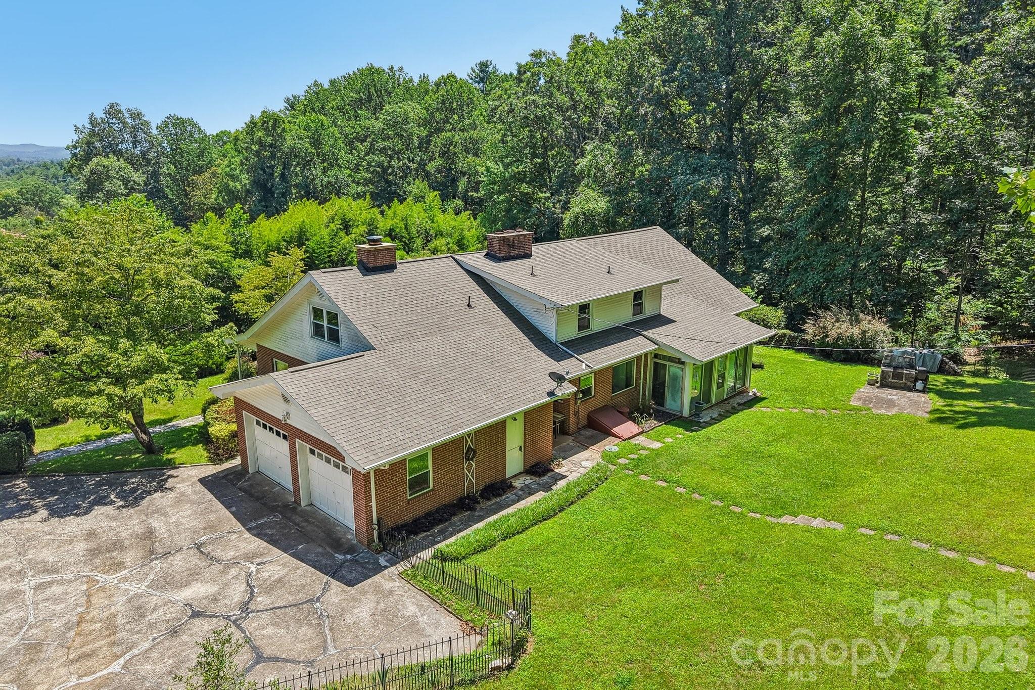 1404 Valmont Drive — Hendersonville