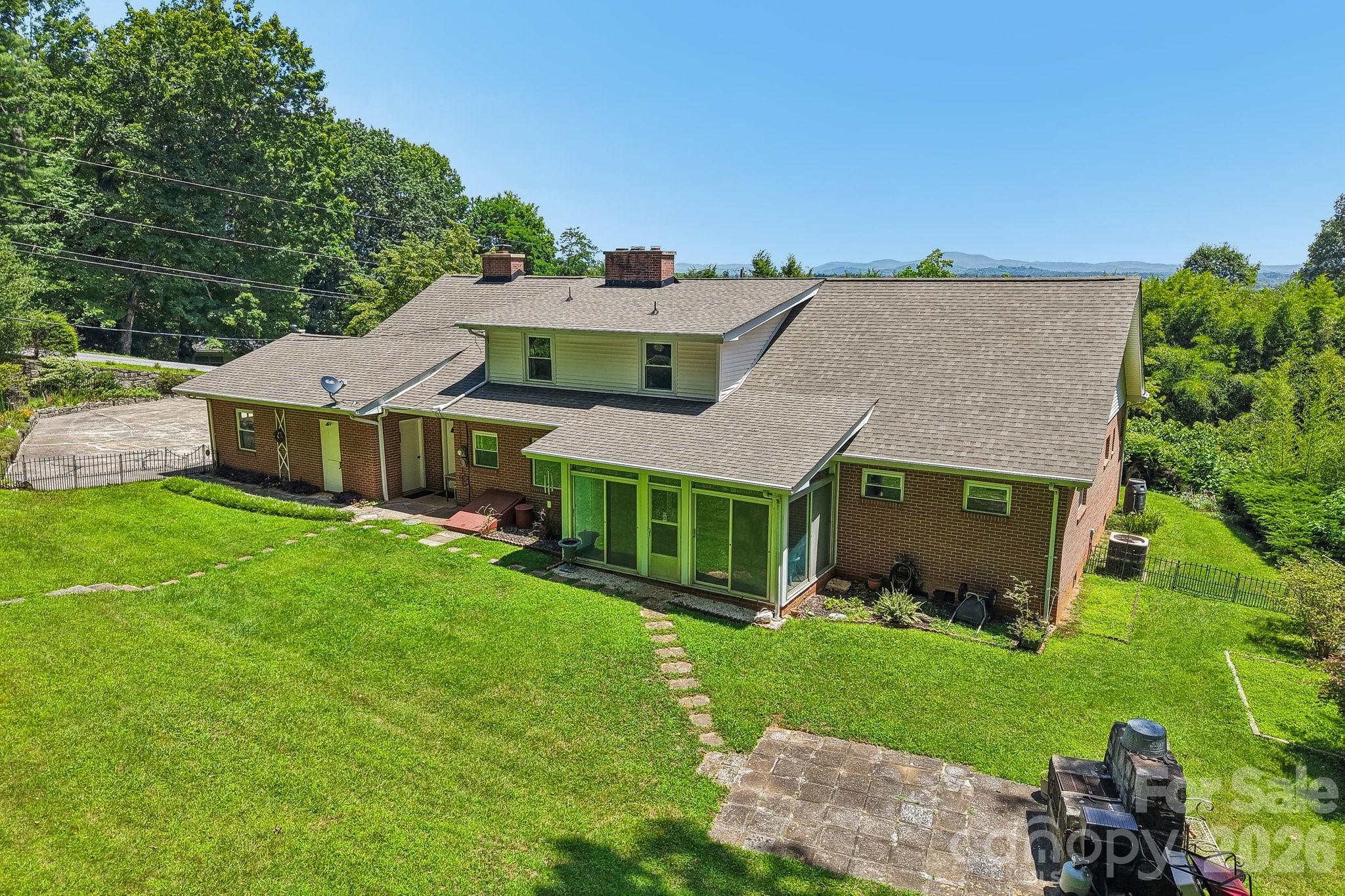 1404 Valmont Drive — Hendersonville