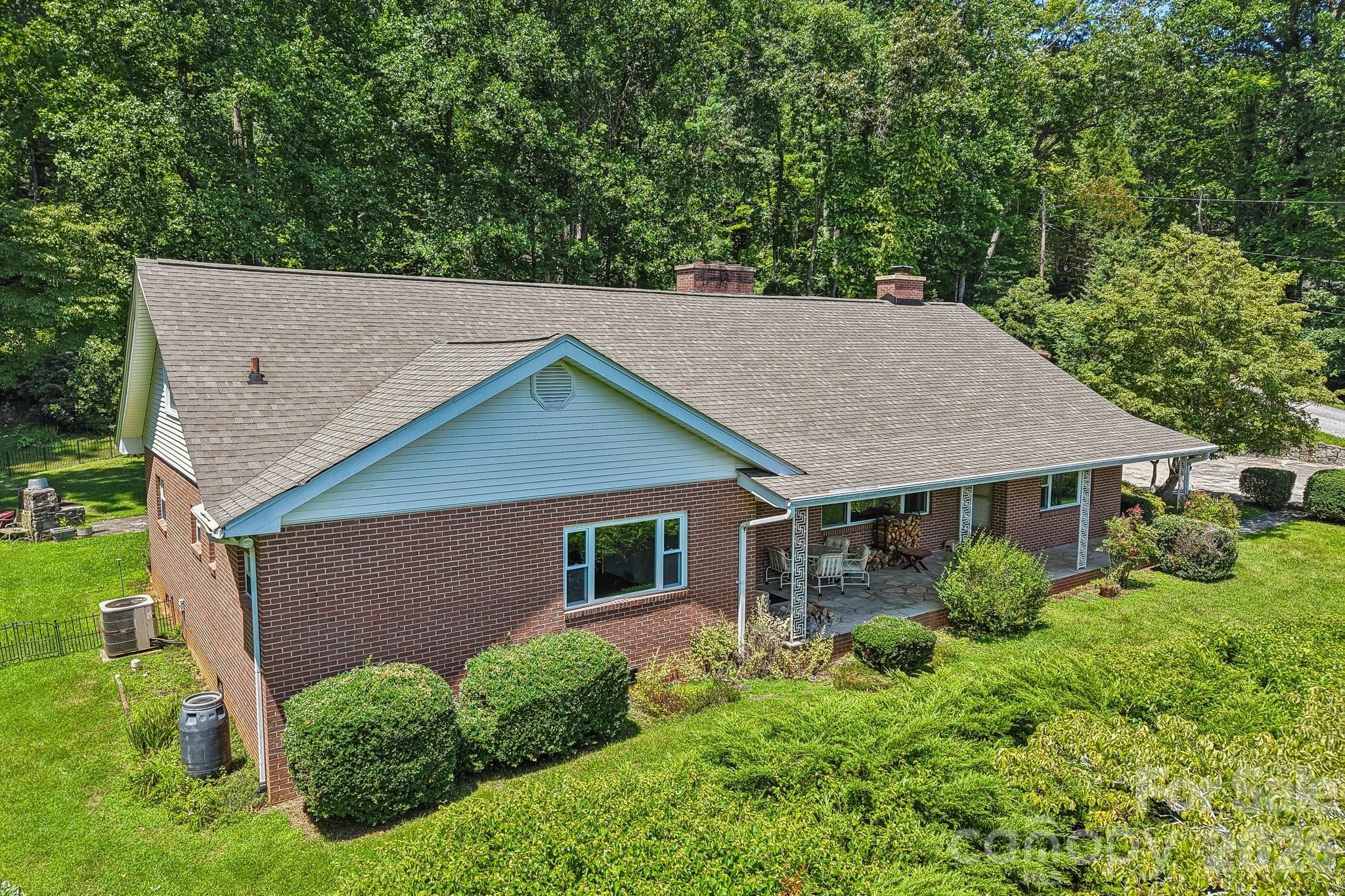 1404 Valmont Drive — Hendersonville