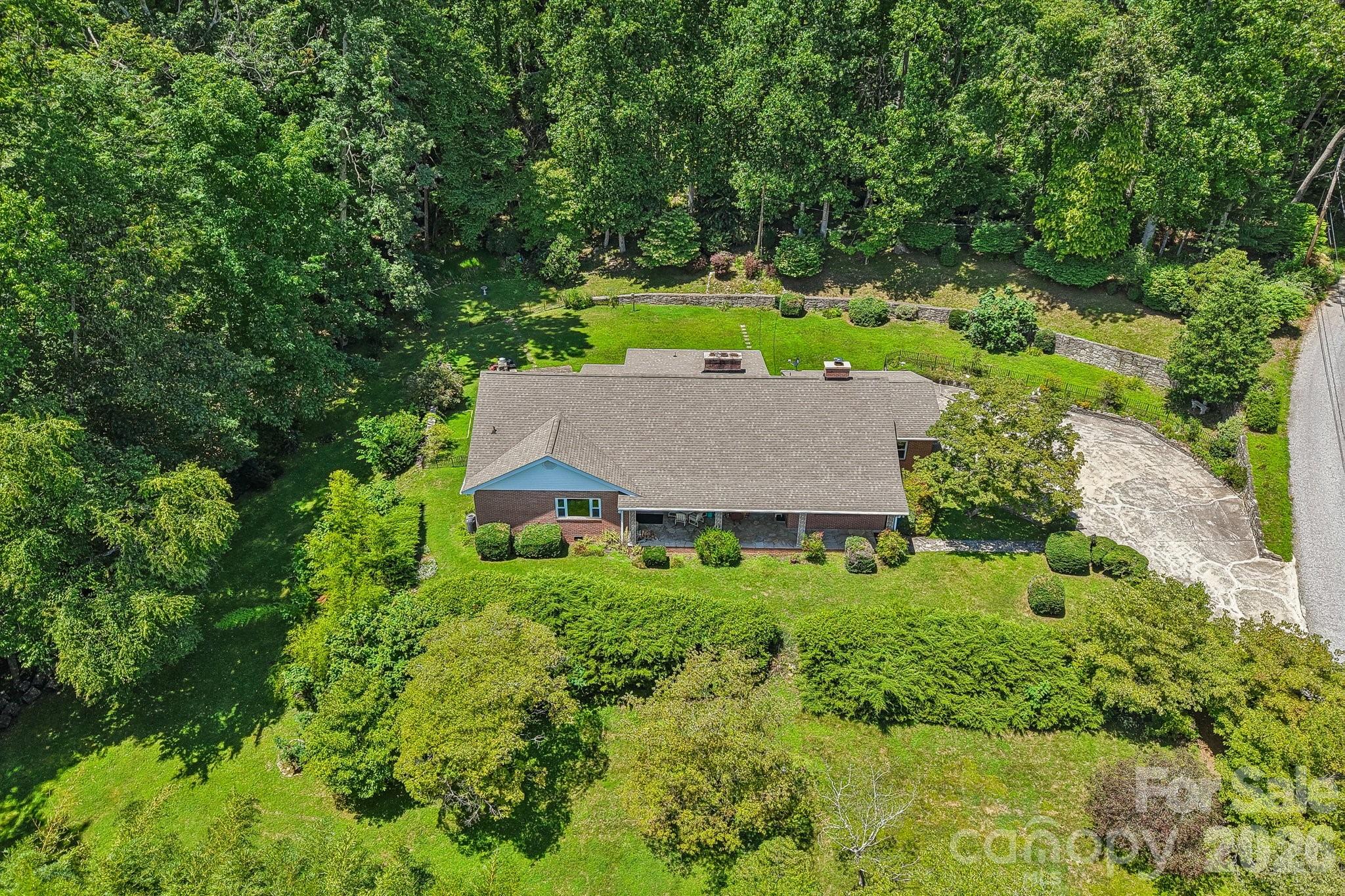 1404 Valmont Drive — Hendersonville