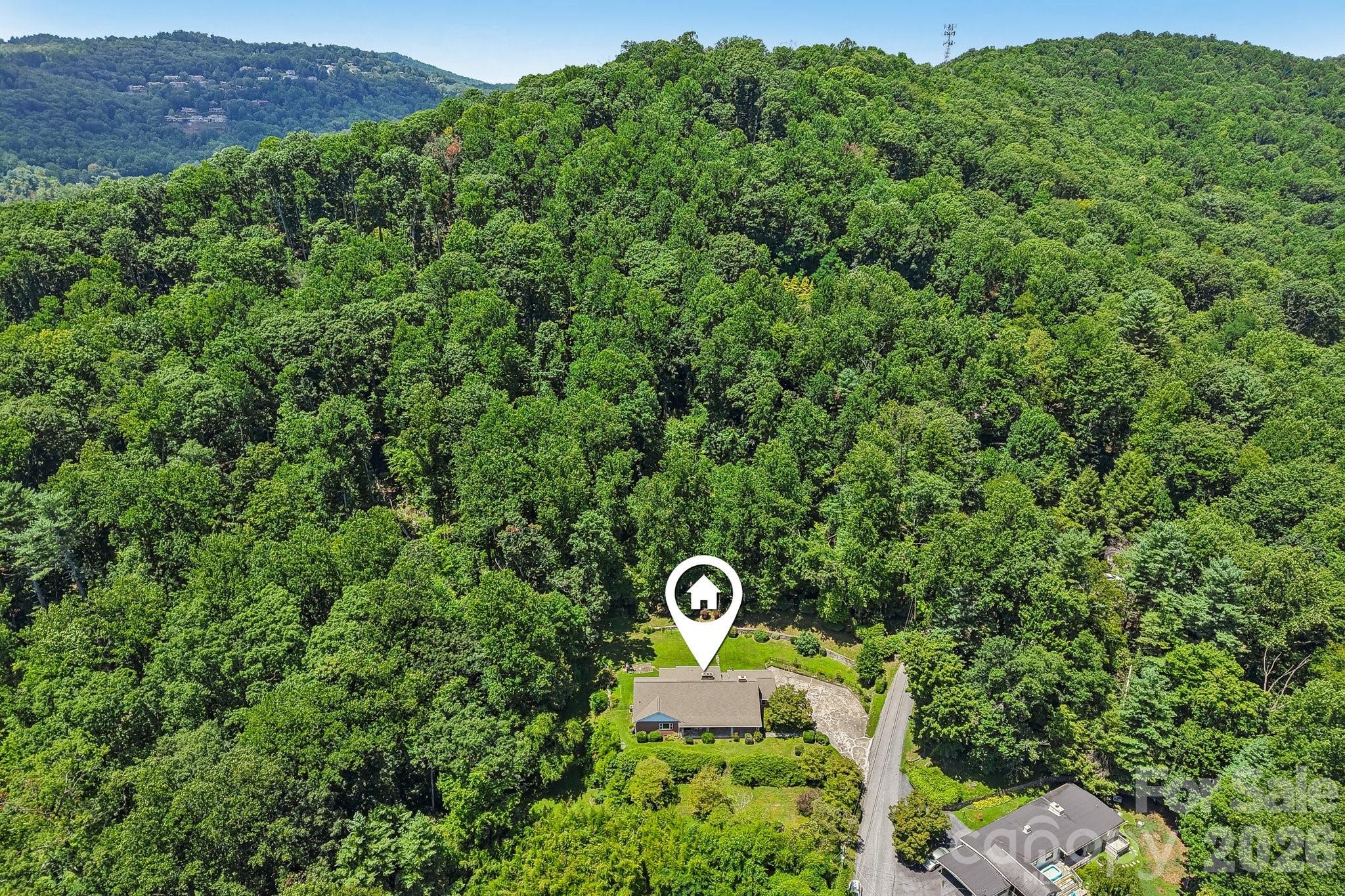 1404 Valmont Drive — Hendersonville
