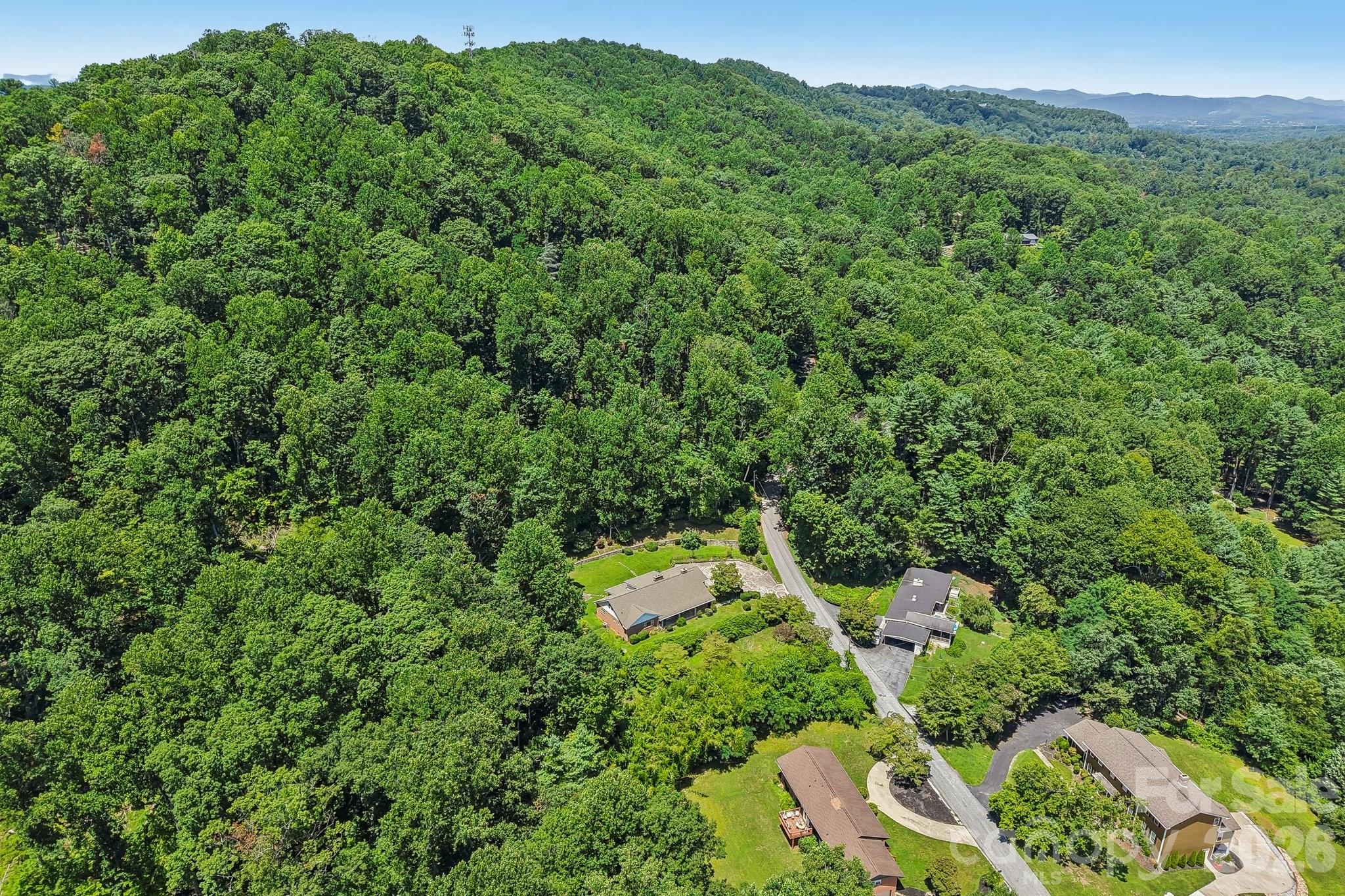 1404 Valmont Drive — Hendersonville