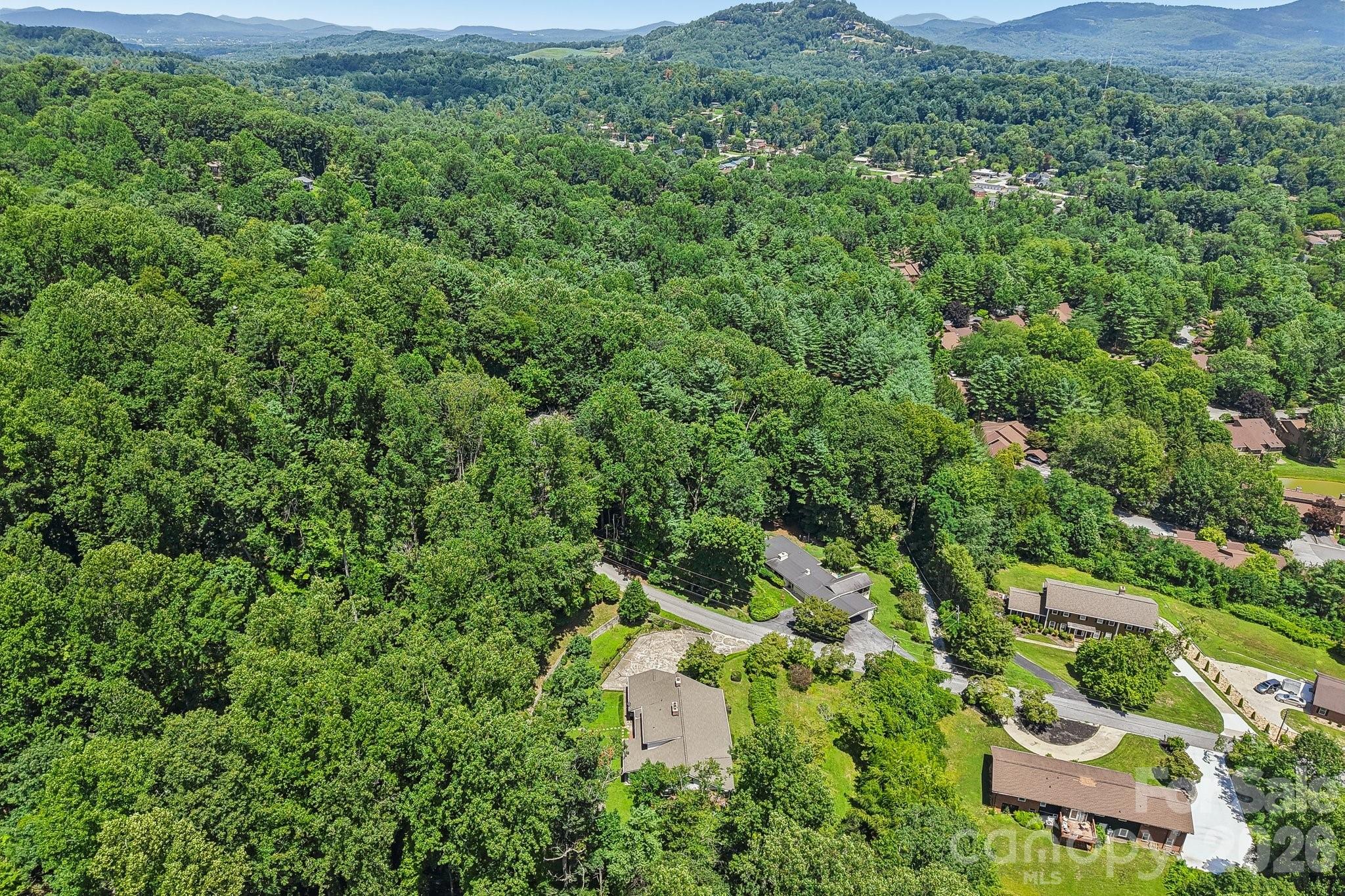 1404 Valmont Drive — Hendersonville