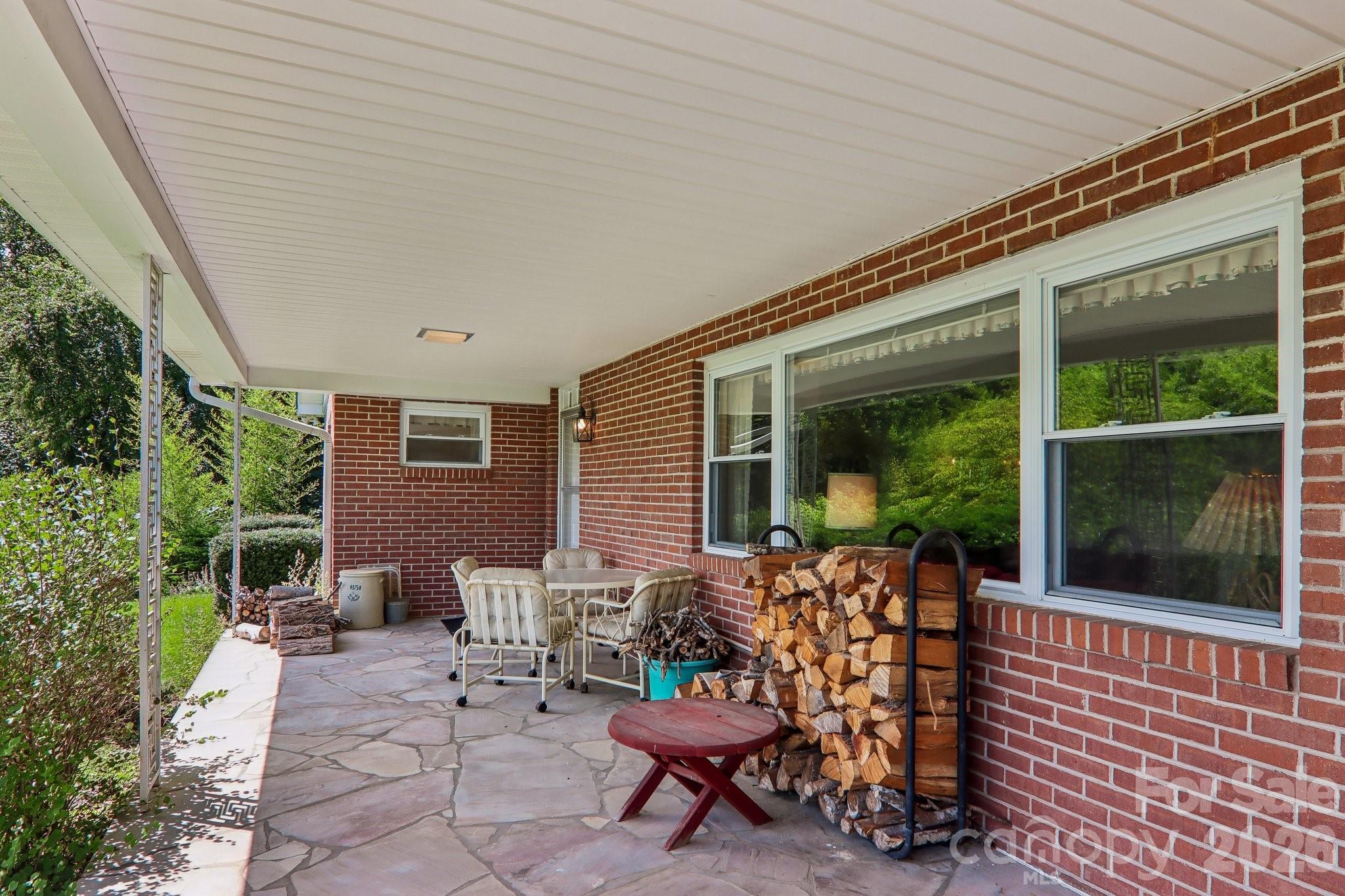 1404 Valmont Drive — Hendersonville