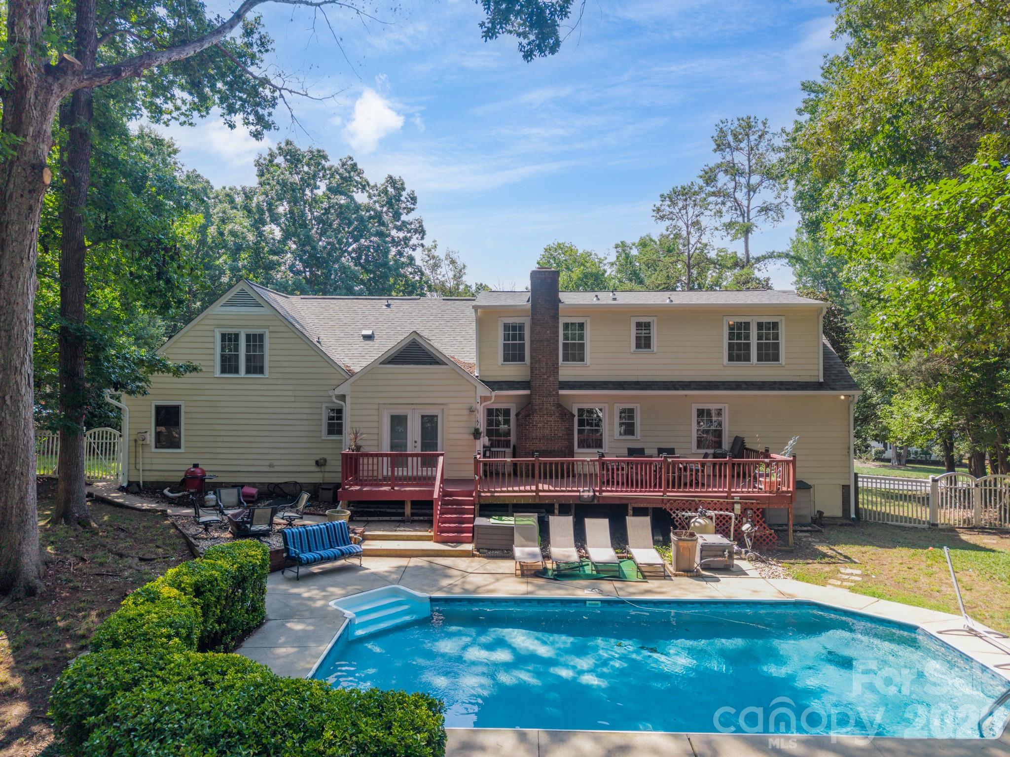 5815 Chapel Creek Court — Charlotte