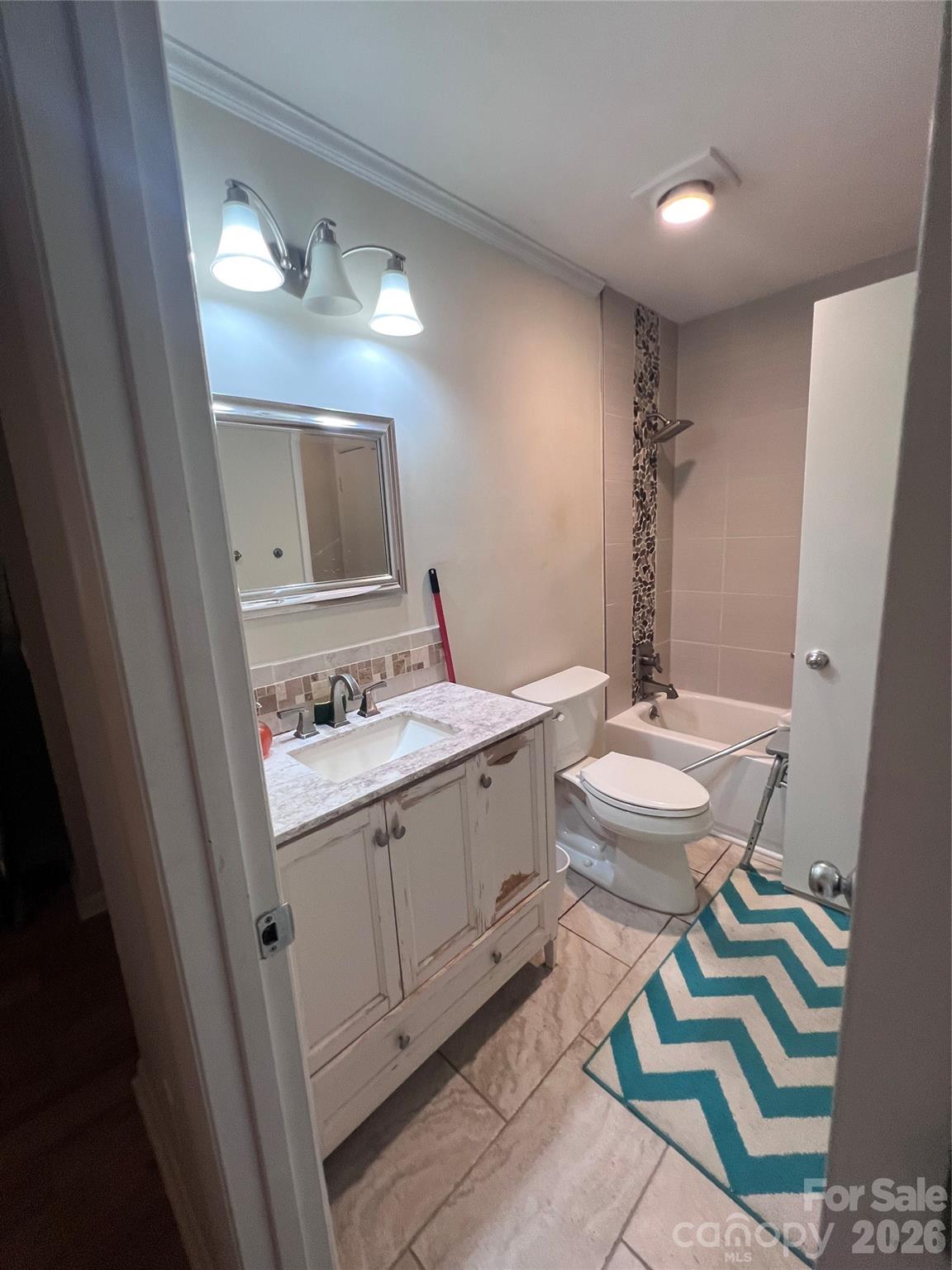 1050 Sardis Cove Drive — Charlotte