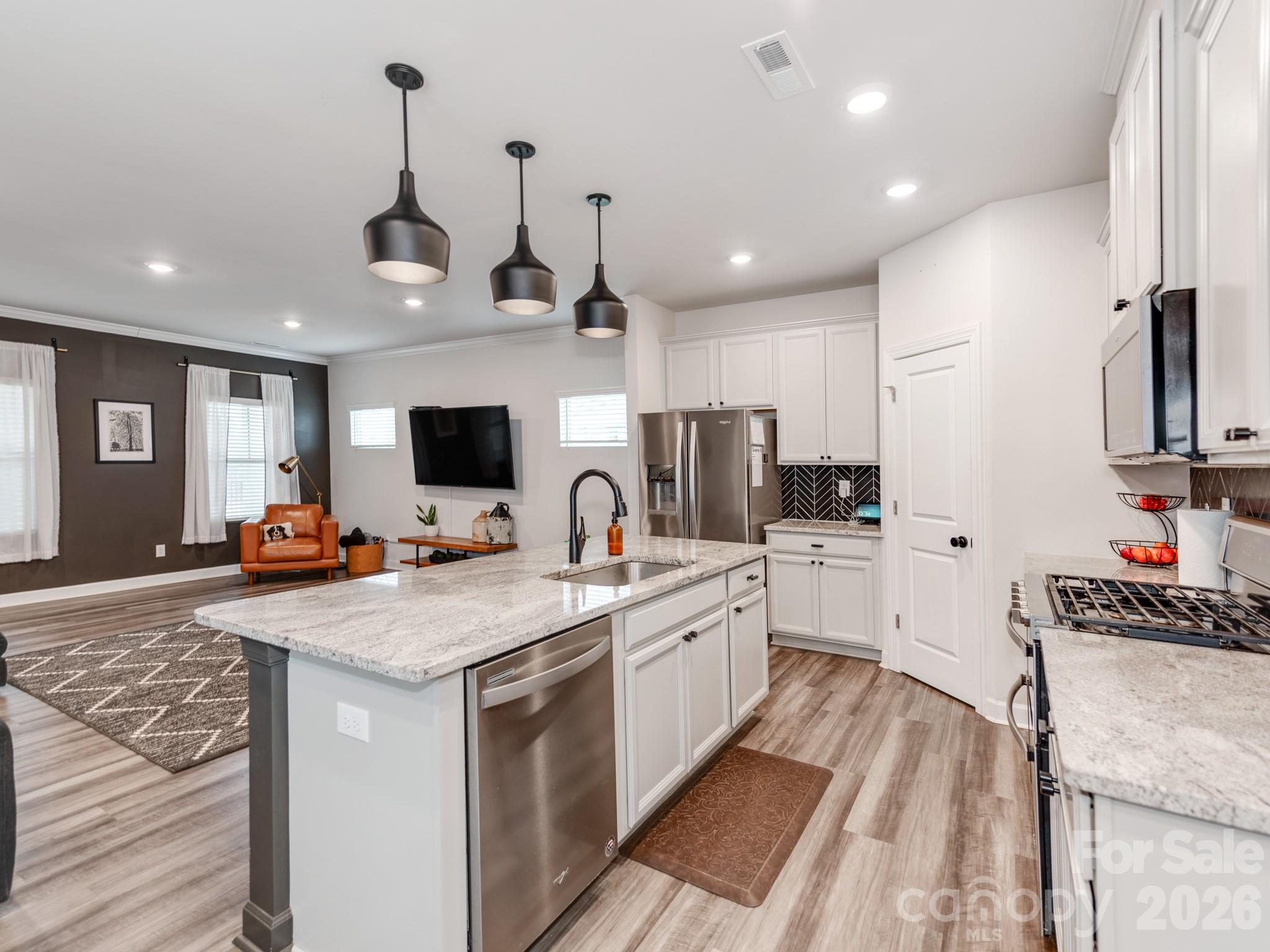 438 Nixon Road — Belmont