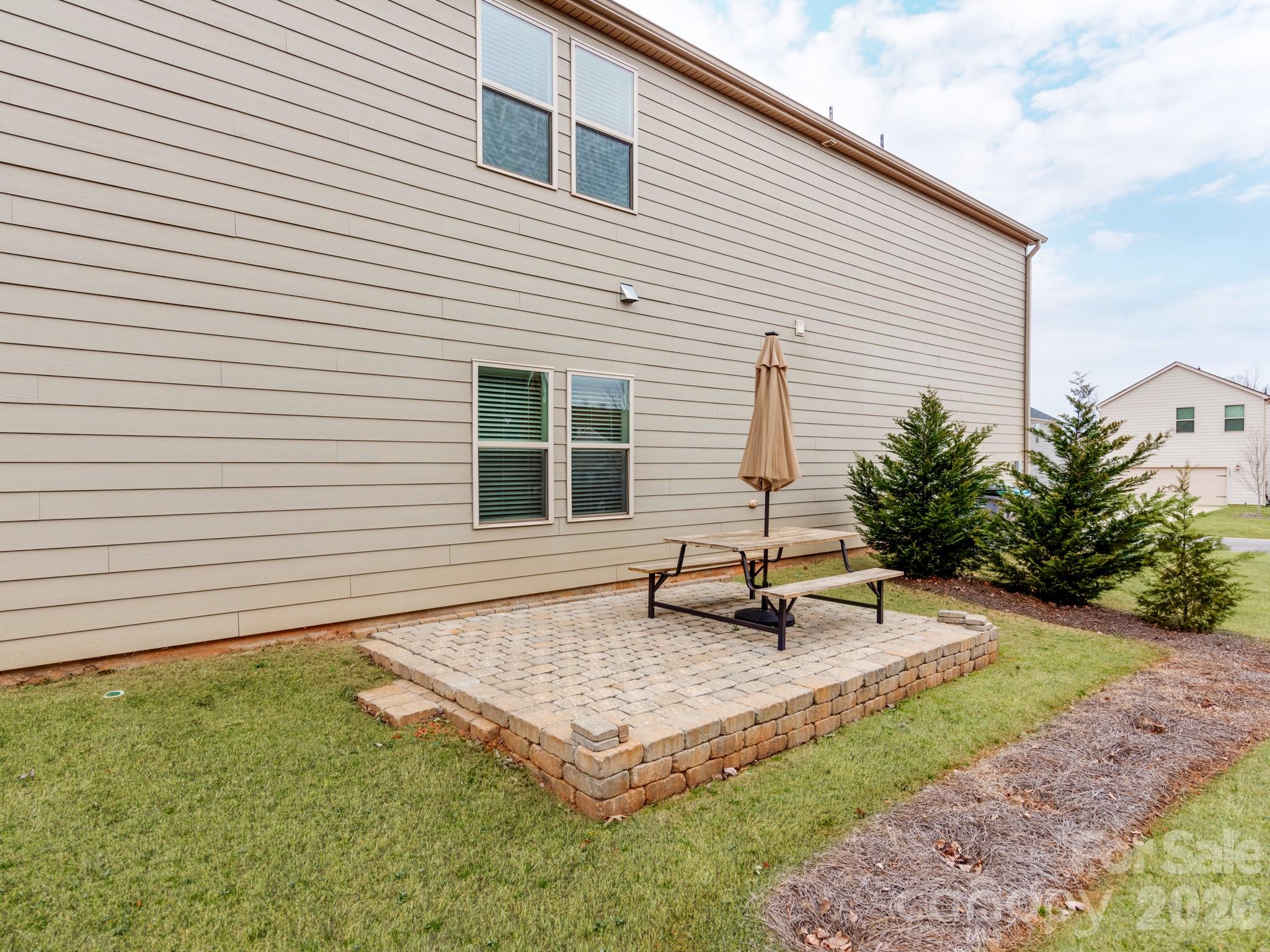 438 Nixon Road — Belmont