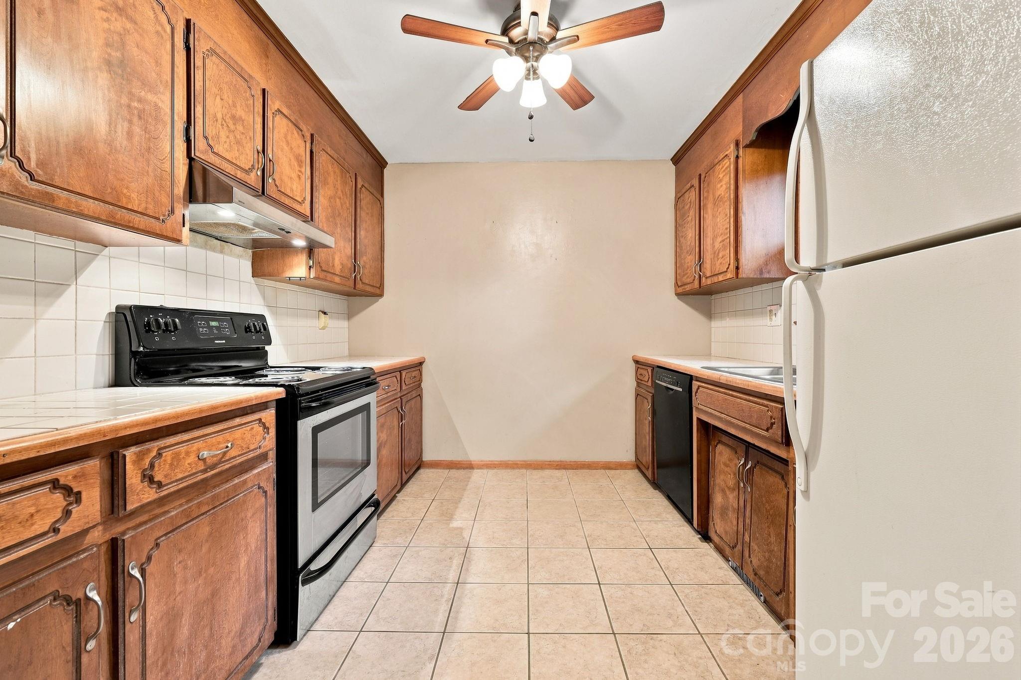 62 Hunters Field Lane — Mills River