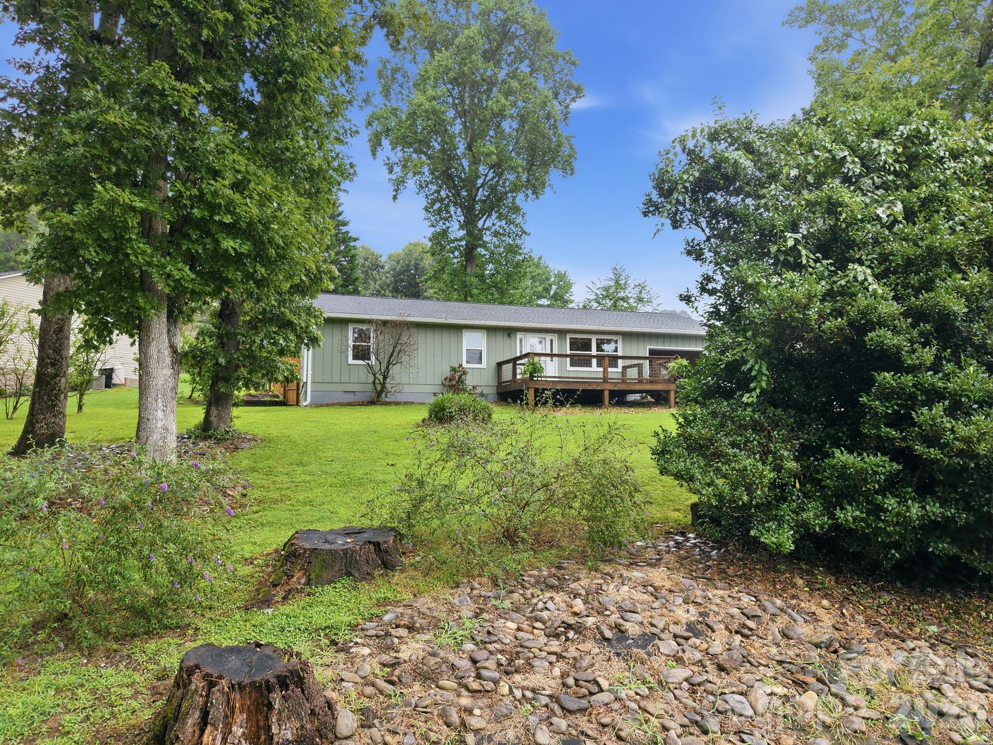 62 Hunters Field Lane — Mills River