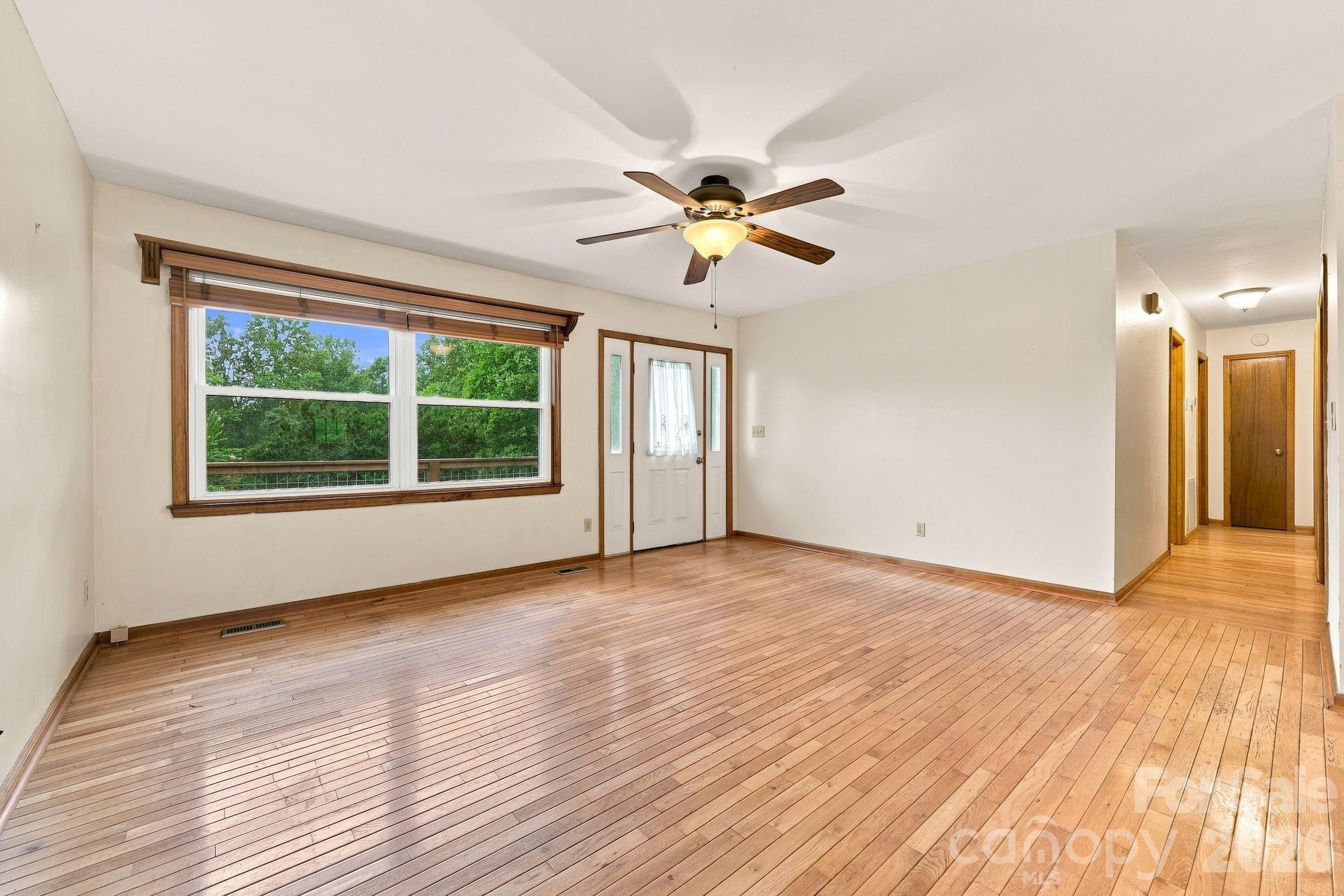 62 Hunters Field Lane — Mills River