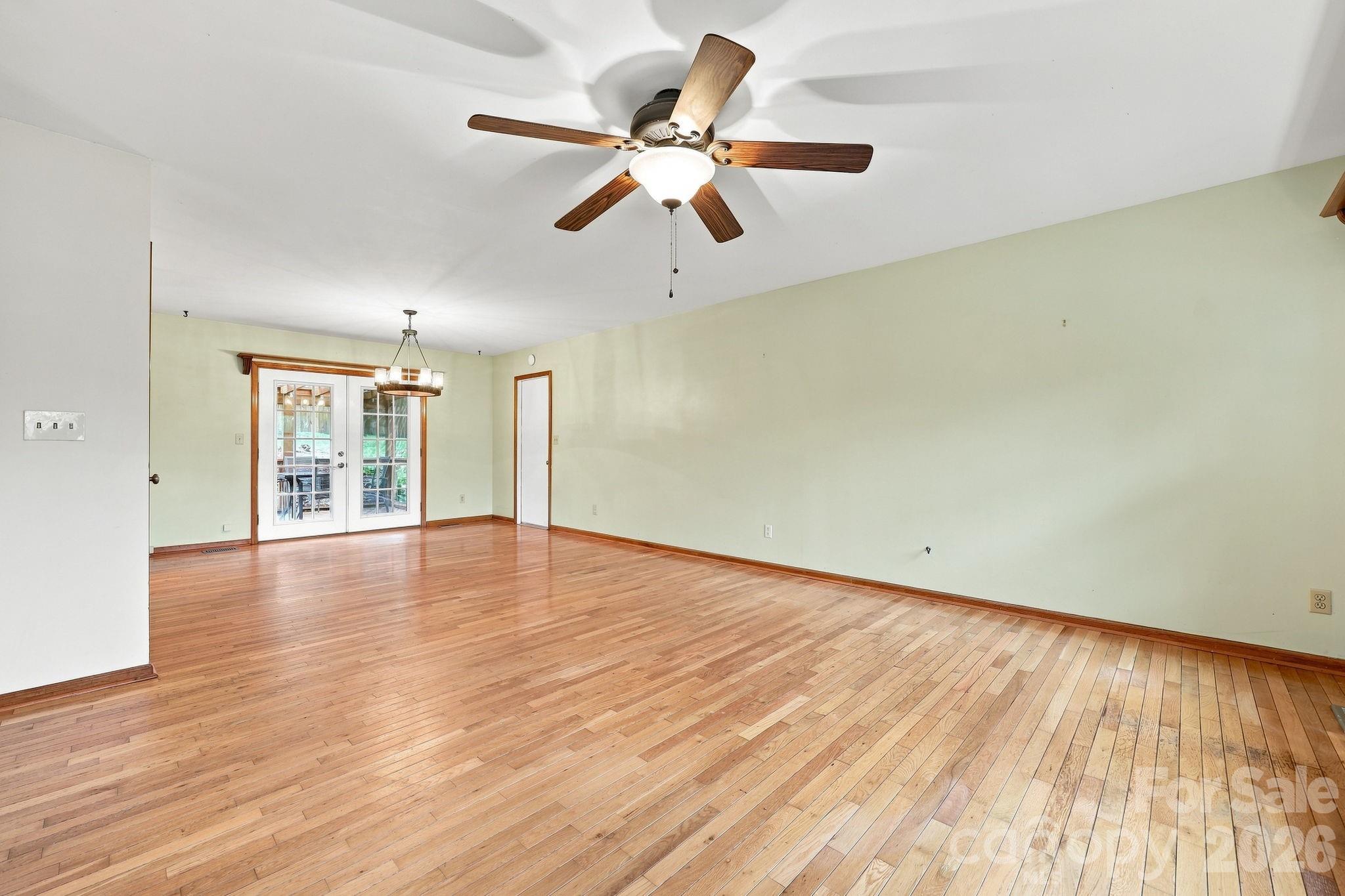 62 Hunters Field Lane — Mills River