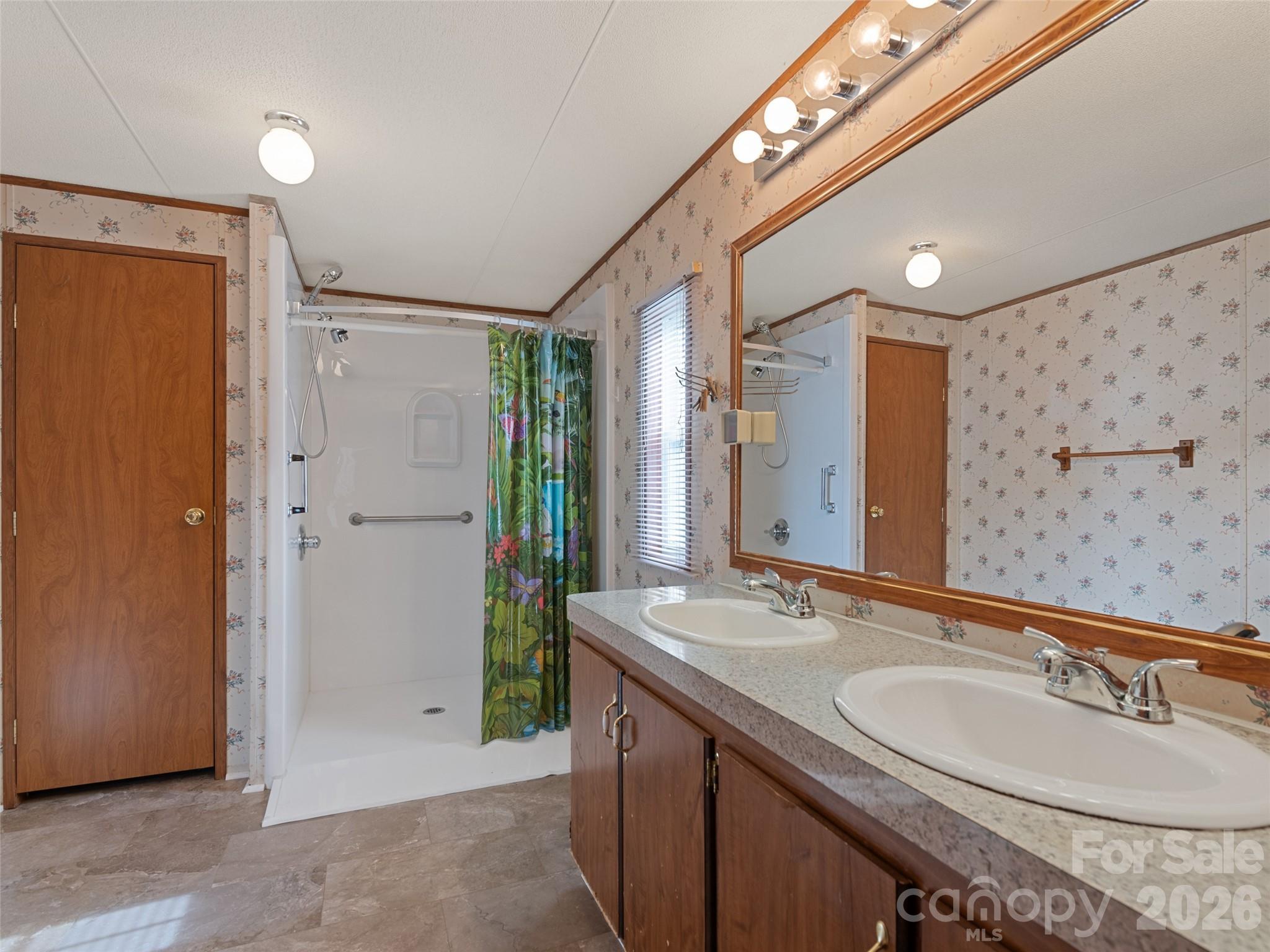 39 Spruce Street — Waynesville