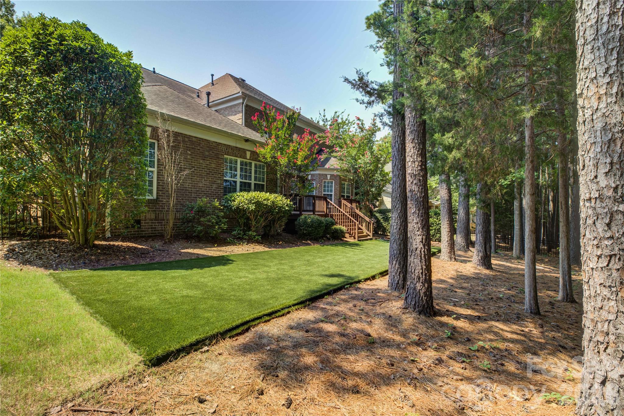 16815 Crosshaven Drive — Charlotte