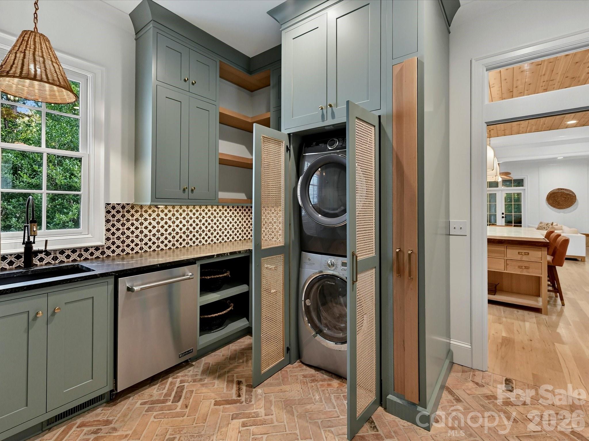 9417 White Hemlock Lane — Charlotte