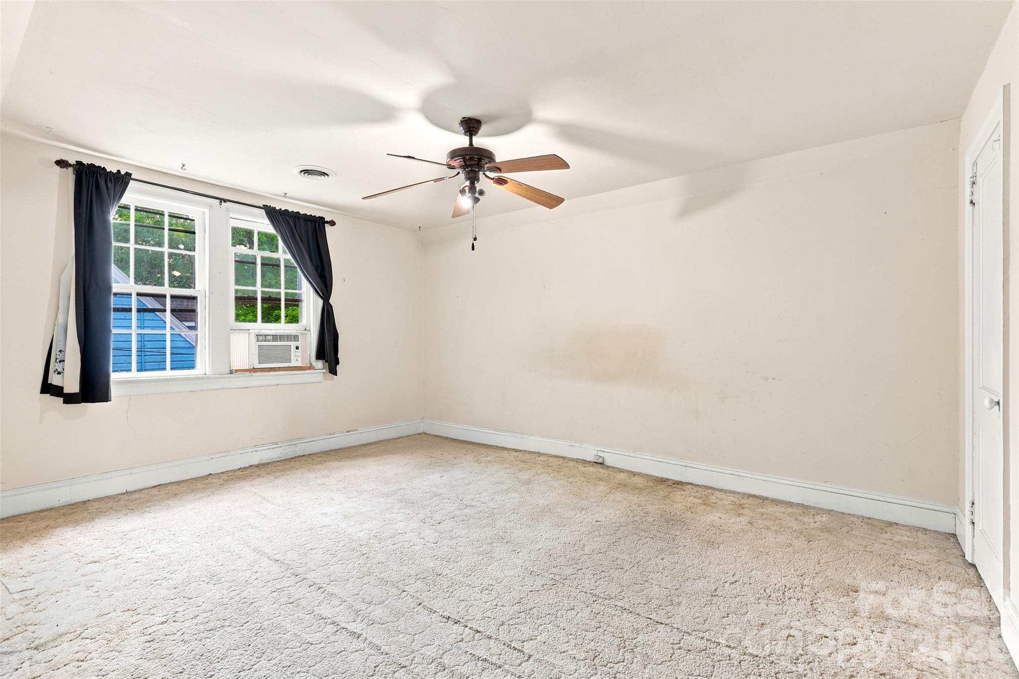 704 N Washington Street — Shelby