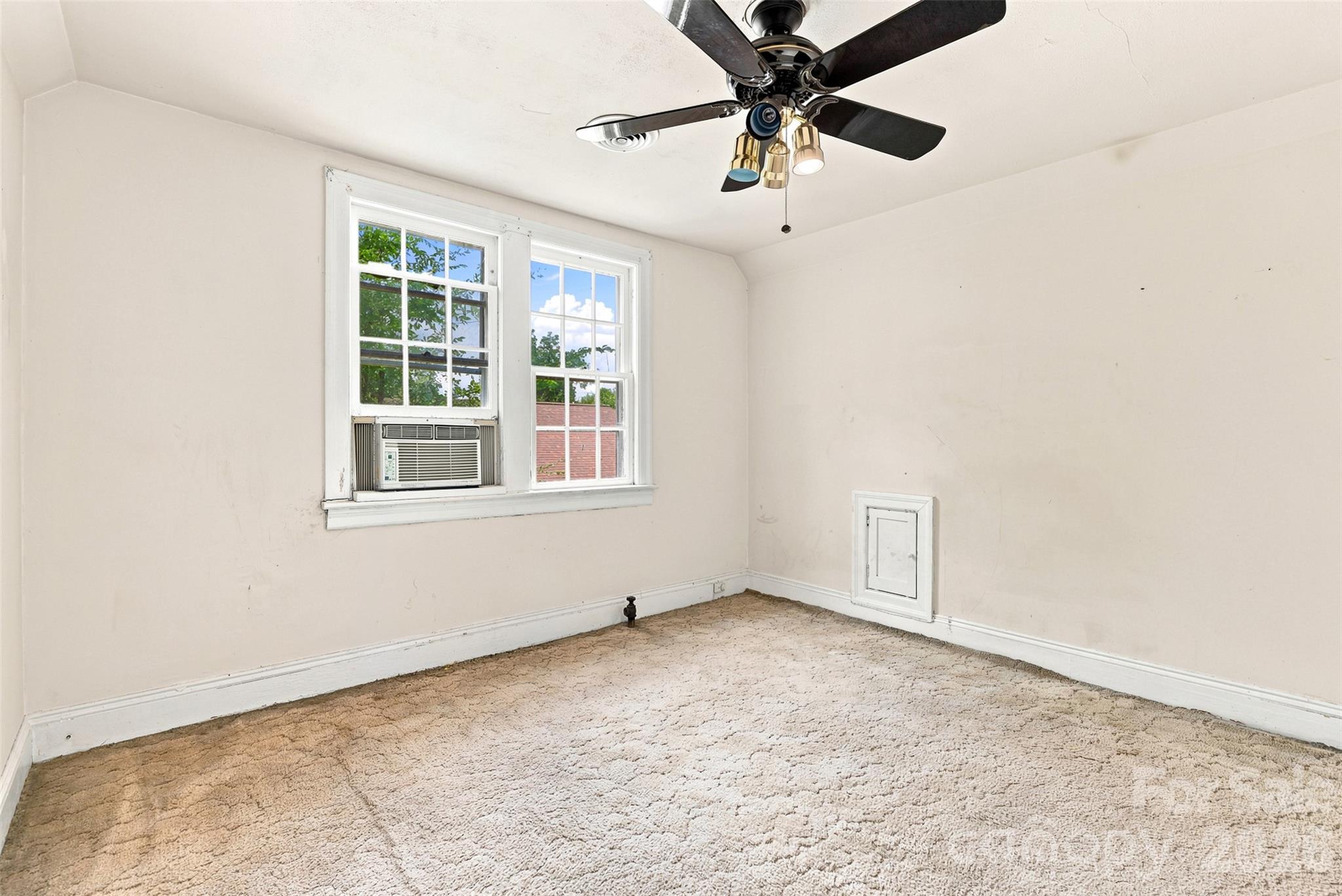 704 N Washington Street — Shelby