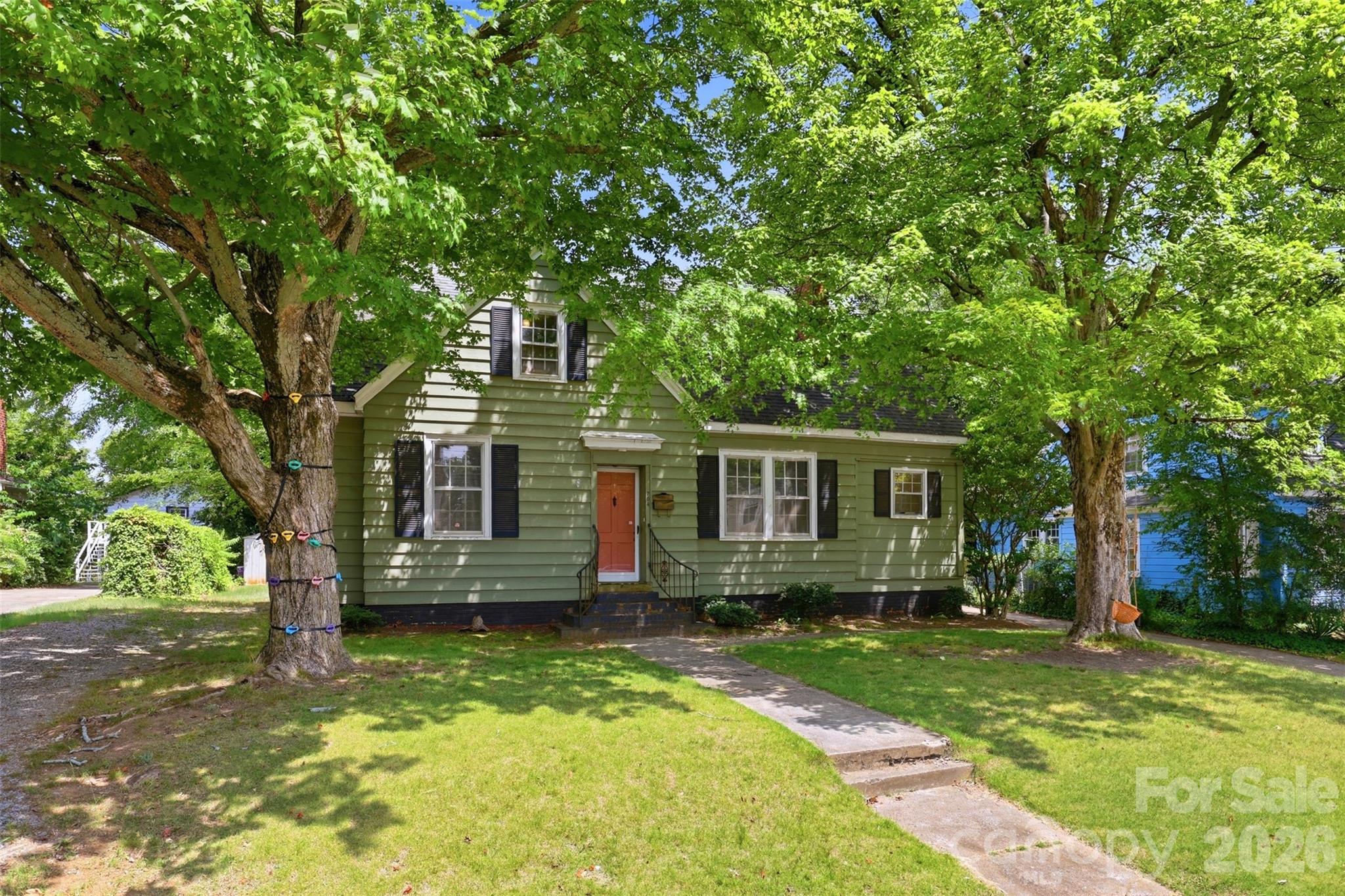 704 N Washington Street — Shelby