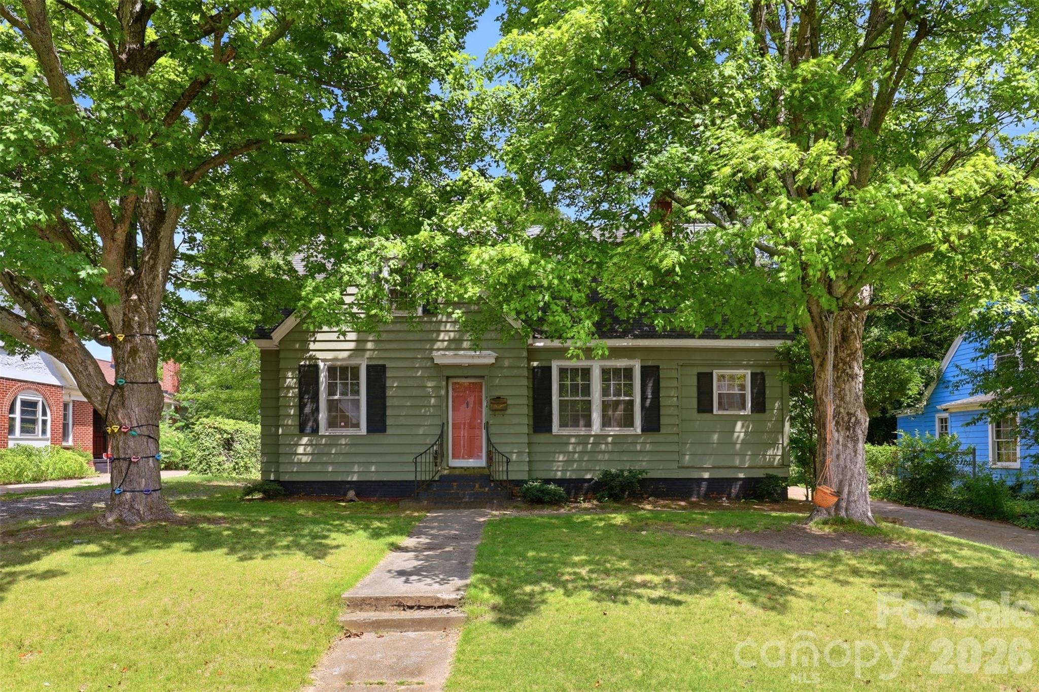 704 N Washington Street — Shelby