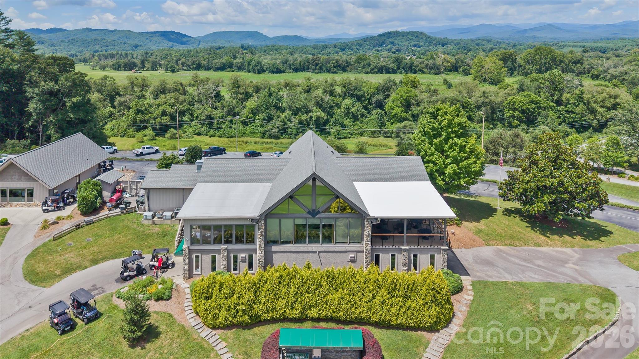 100 Titleist Way — Hendersonville
