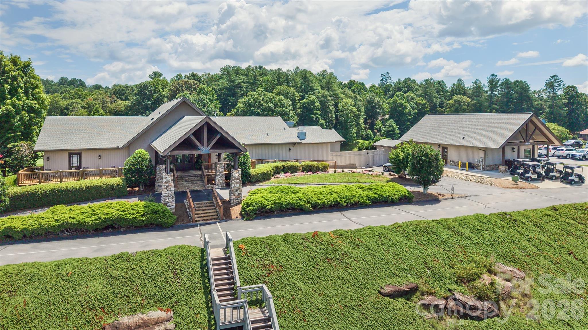 100 Titleist Way — Hendersonville