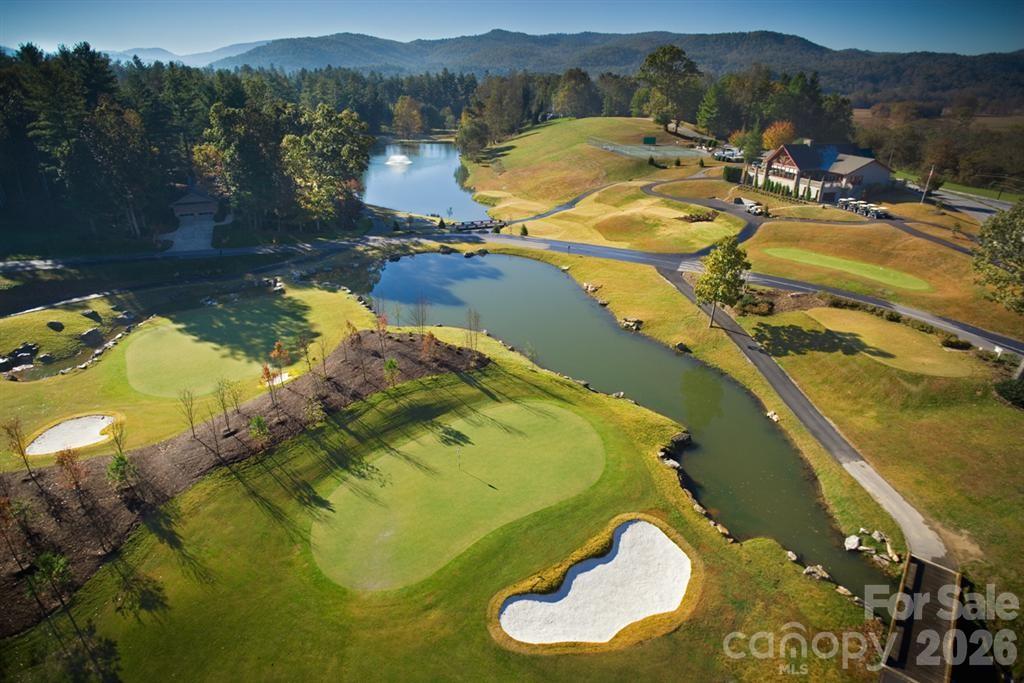 100 Titleist Way — Hendersonville
