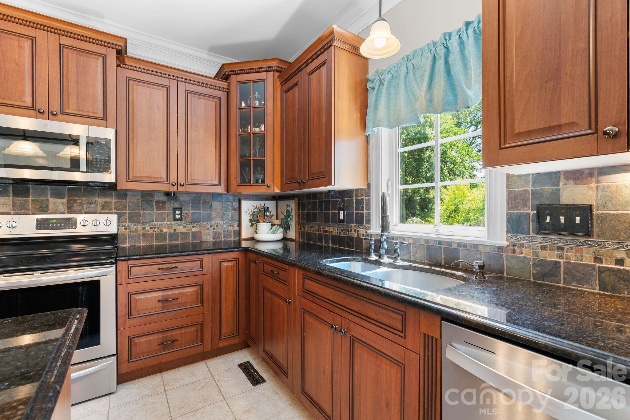 220 Lake Dale Court — Clemmons