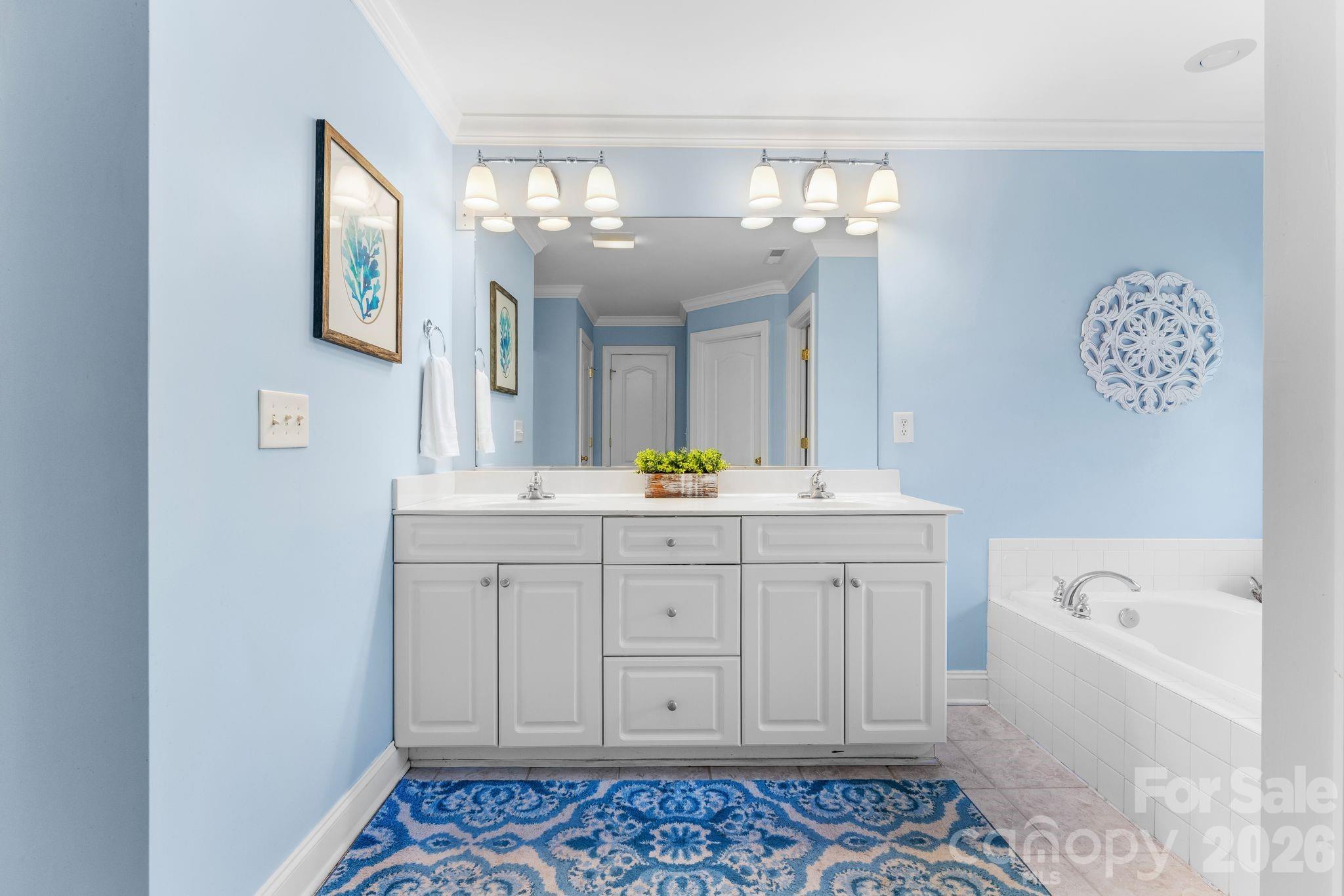 220 Lake Dale Court — Clemmons