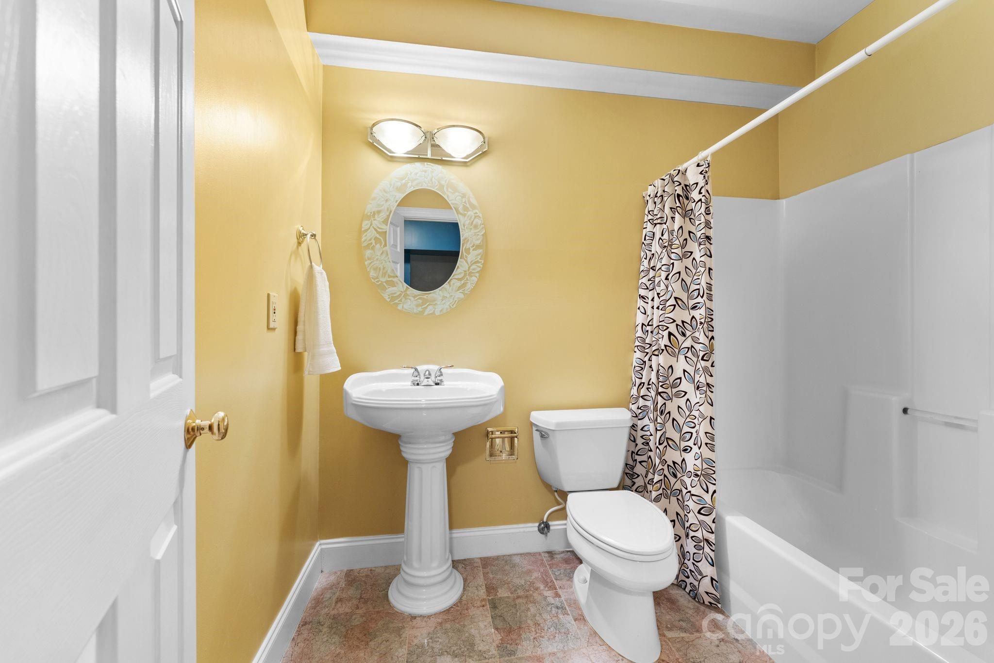 220 Lake Dale Court — Clemmons