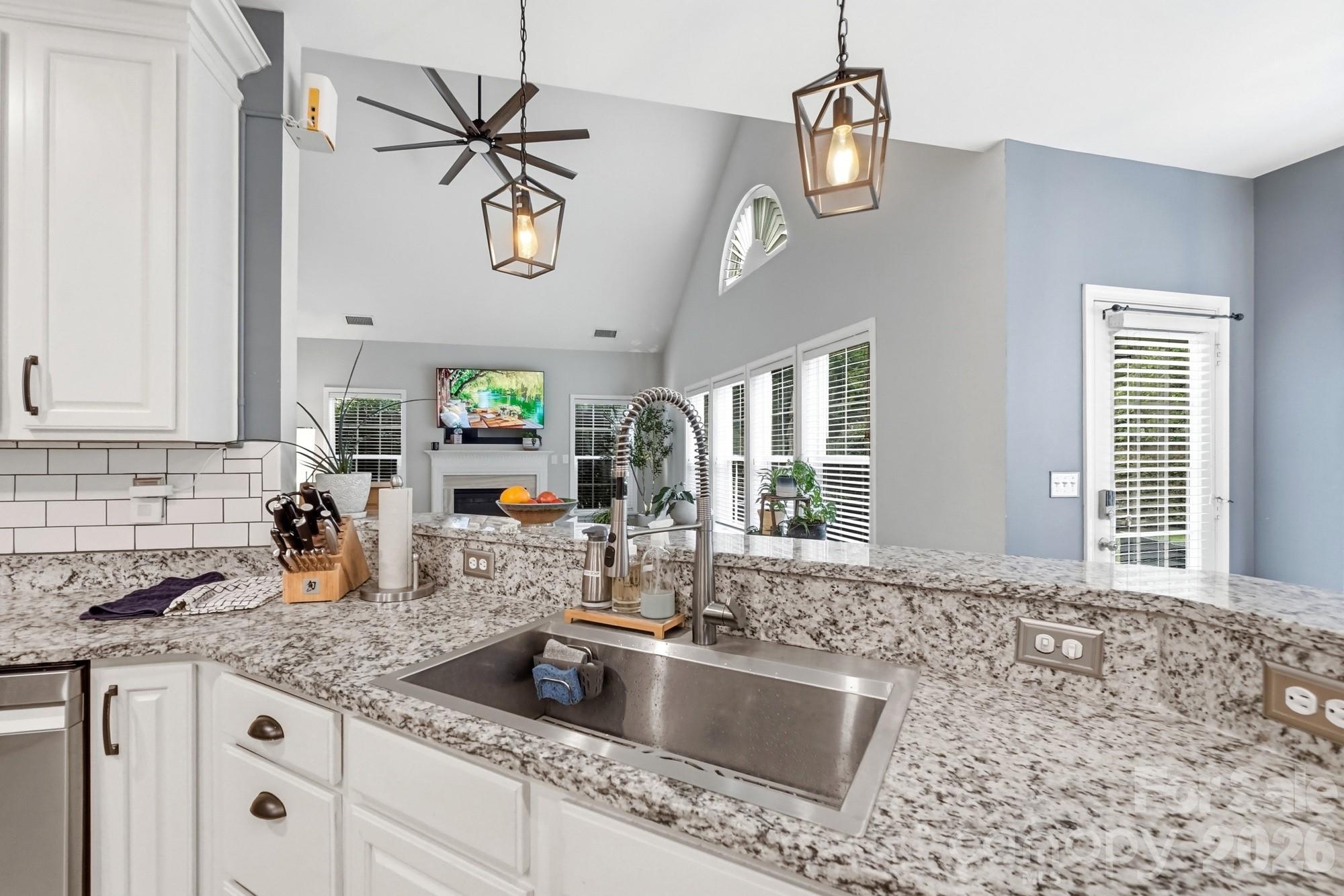 12609 Kemerton Lane — Huntersville