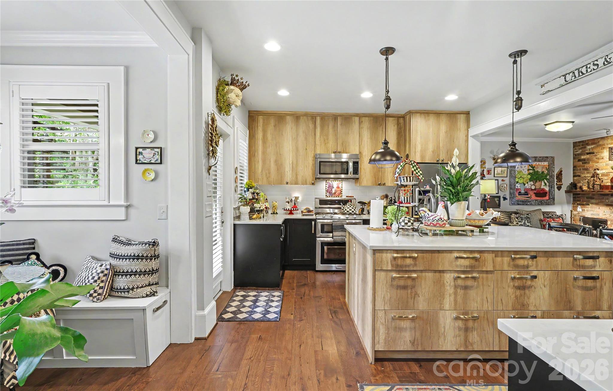 2527 Sharon Road — Charlotte