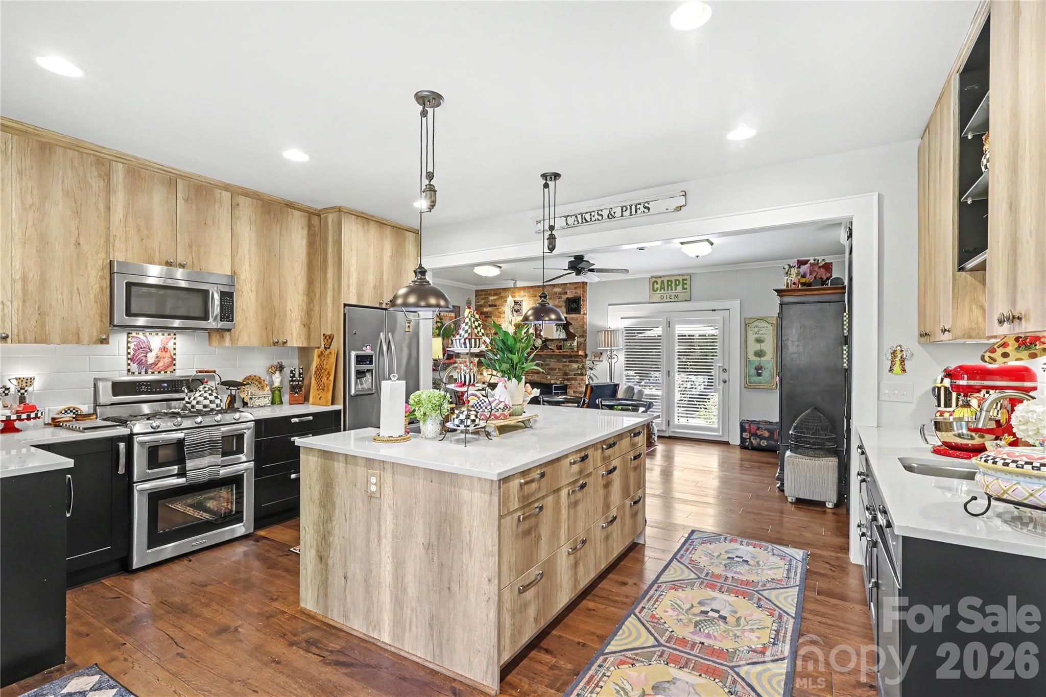 2527 Sharon Road — Charlotte