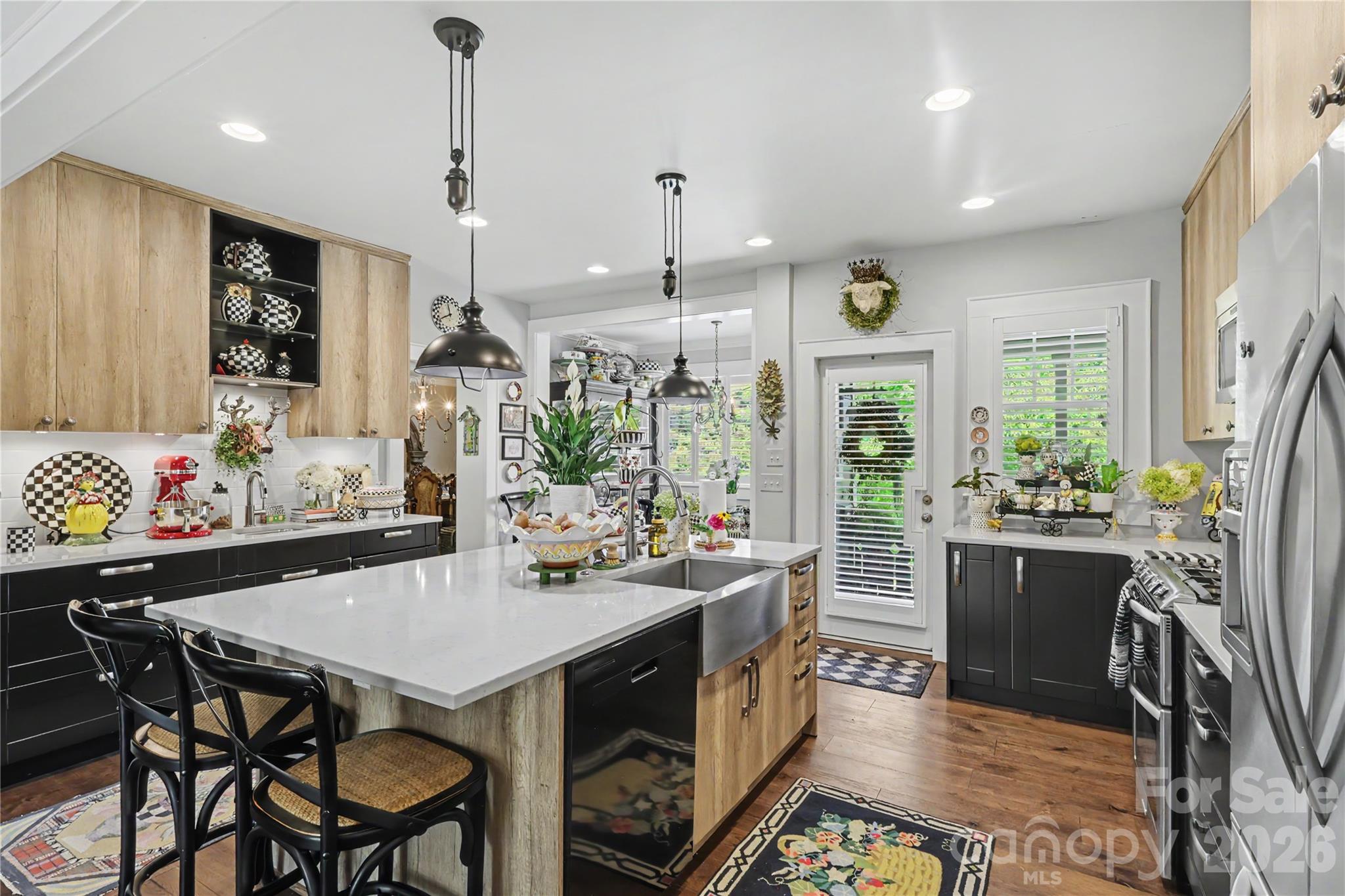 2527 Sharon Road — Charlotte