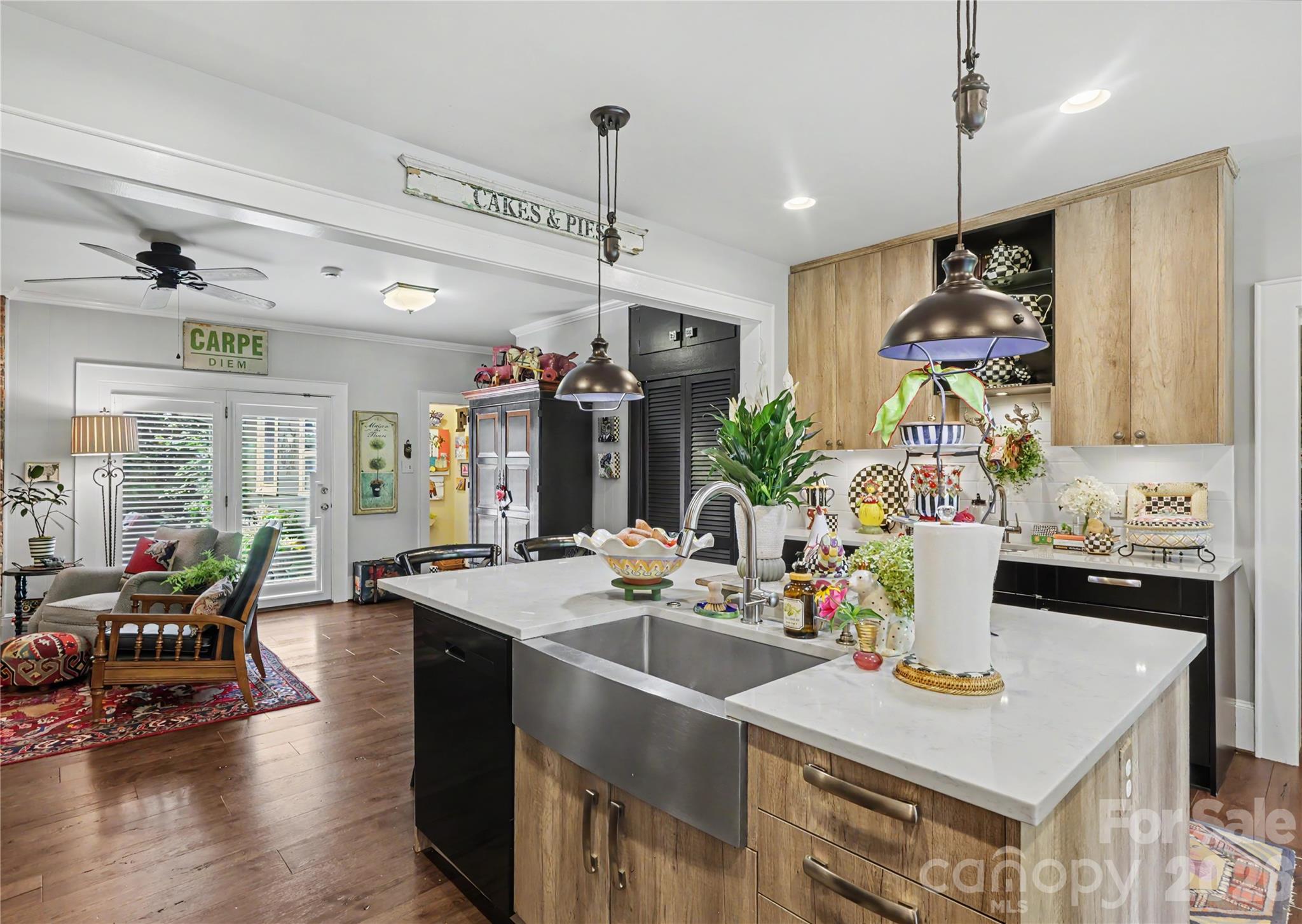 2527 Sharon Road — Charlotte