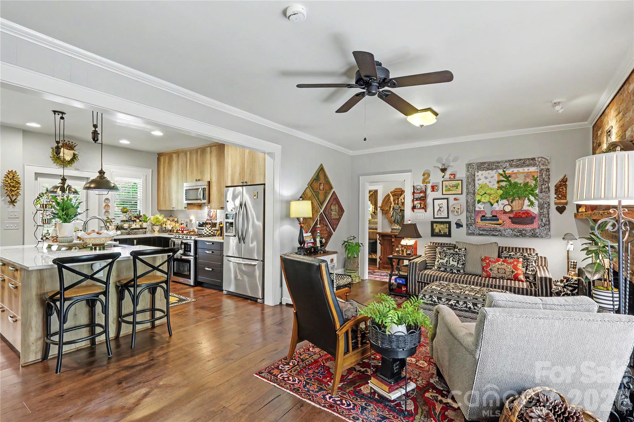 2527 Sharon Road — Charlotte
