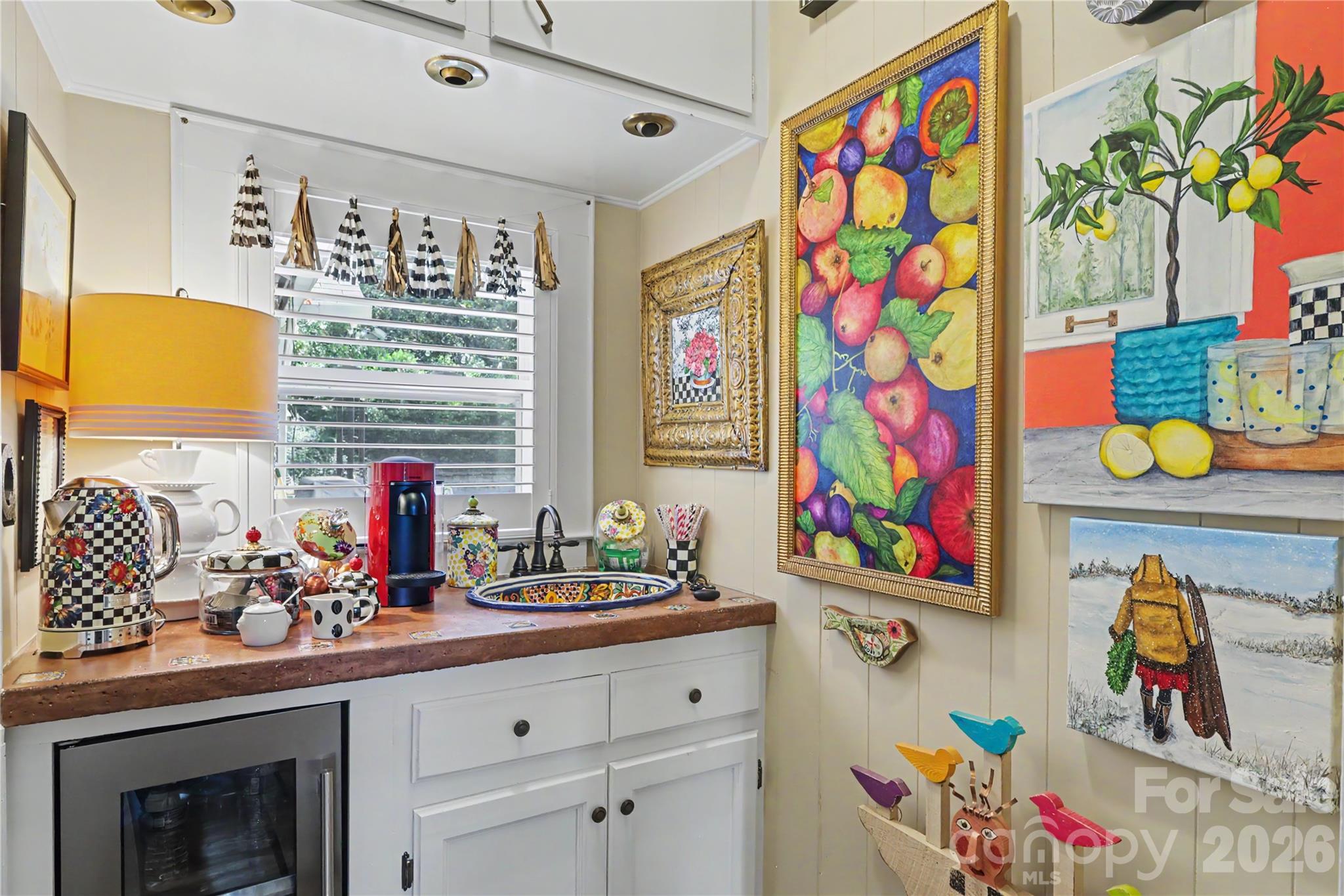 2527 Sharon Road — Charlotte
