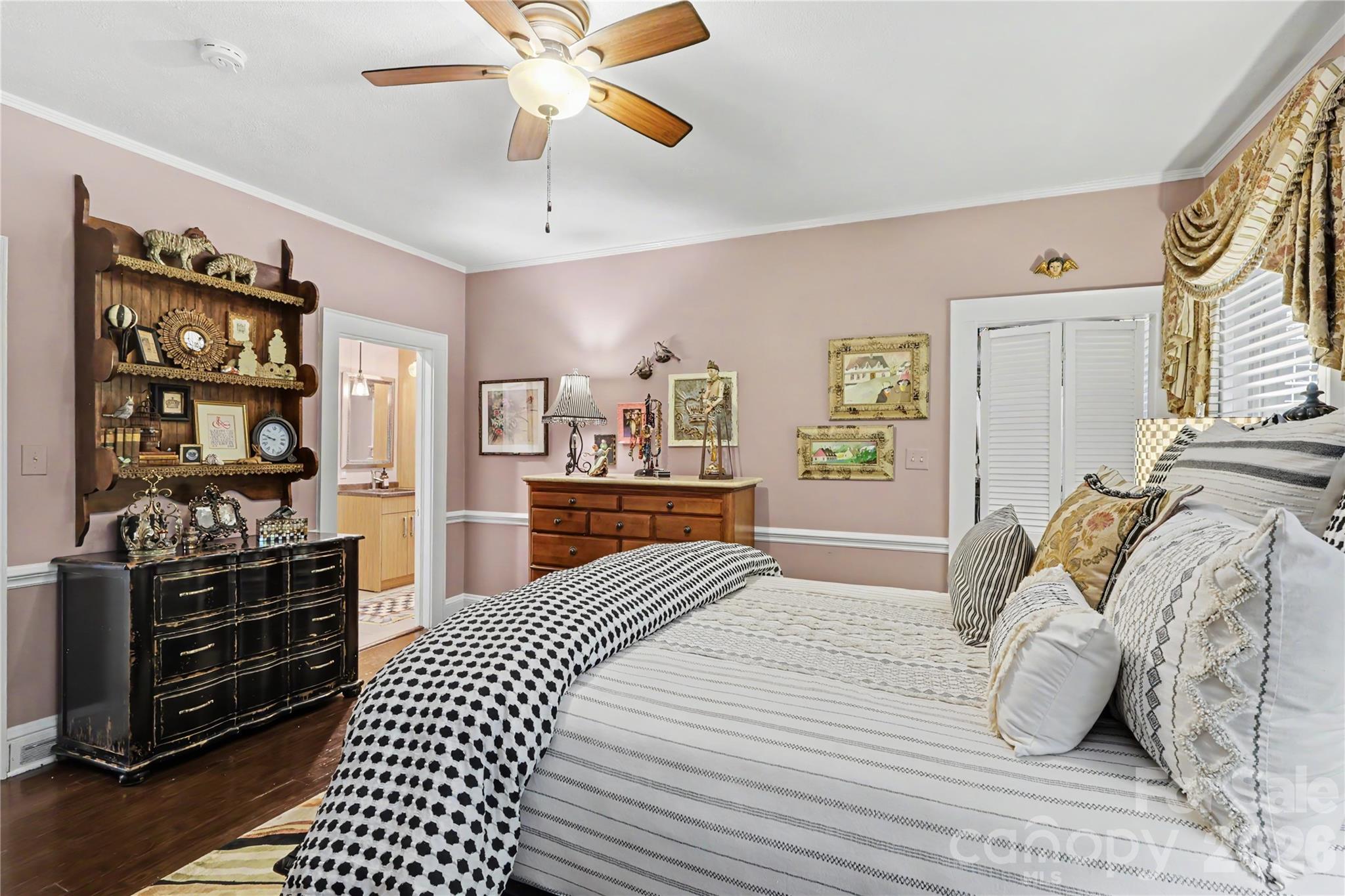 2527 Sharon Road — Charlotte