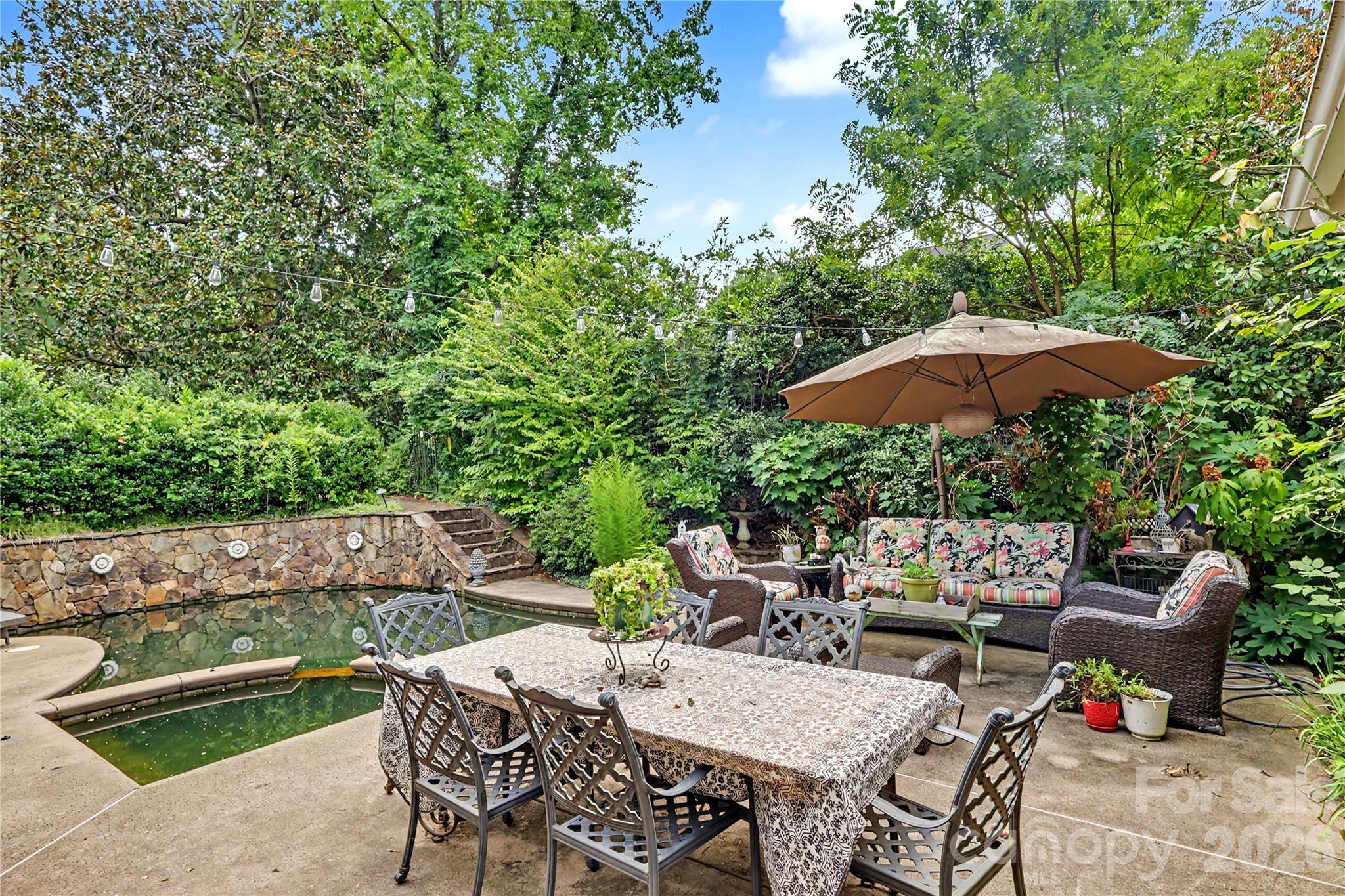 2527 Sharon Road — Charlotte