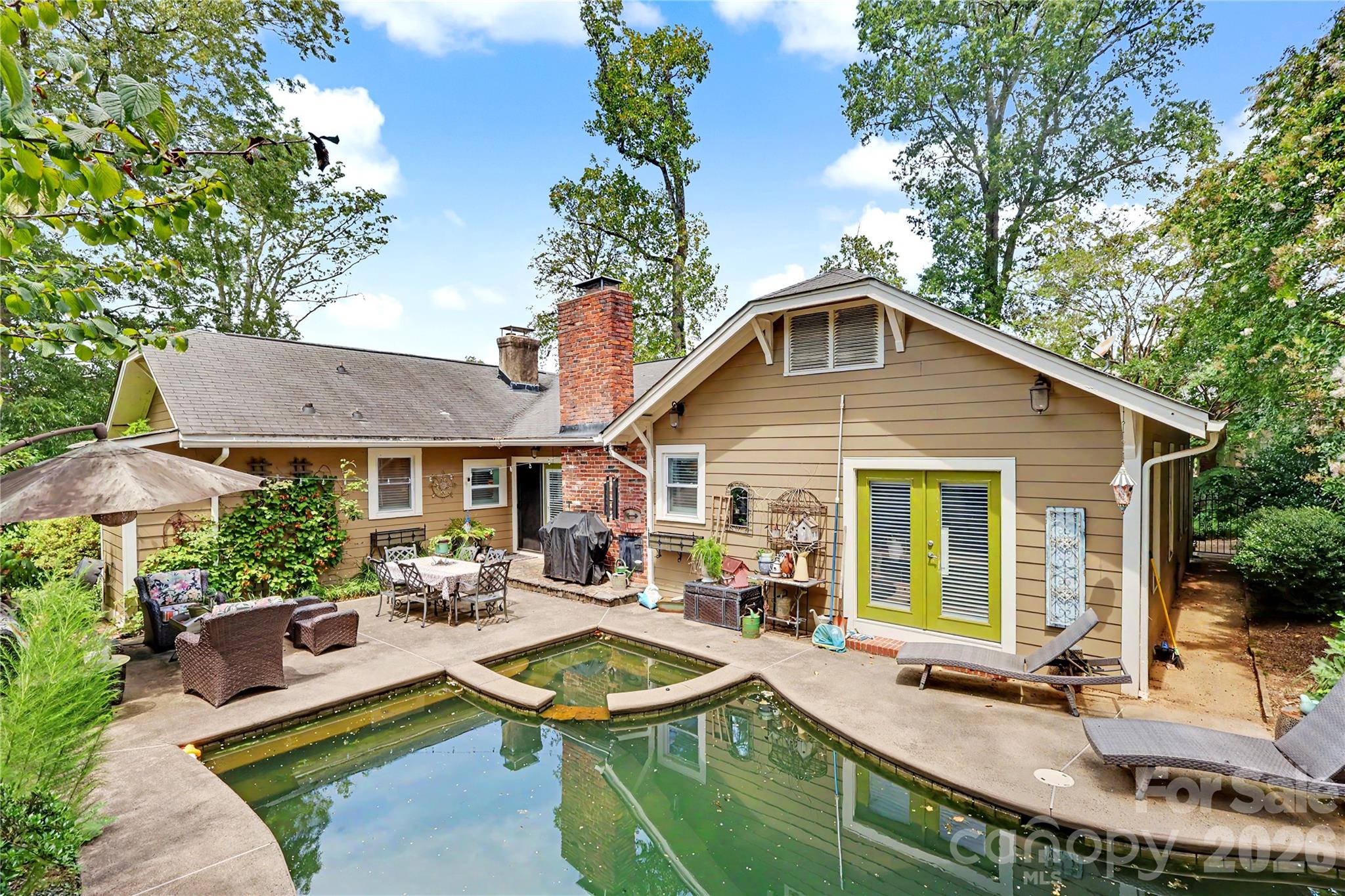 2527 Sharon Road — Charlotte