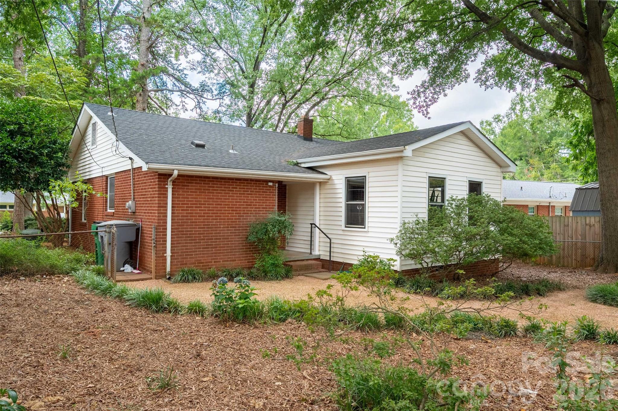 2911 Enfield Road — Charlotte