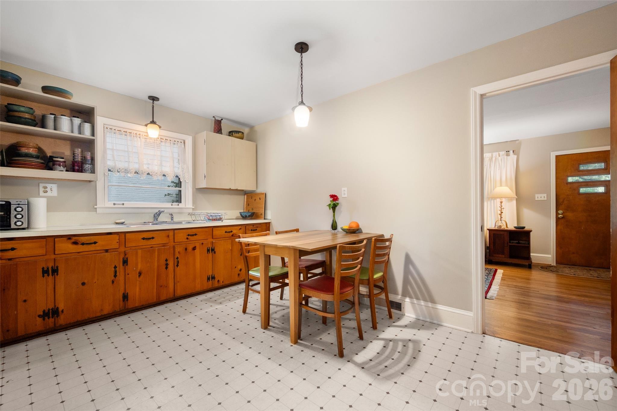 2911 Enfield Road — Charlotte