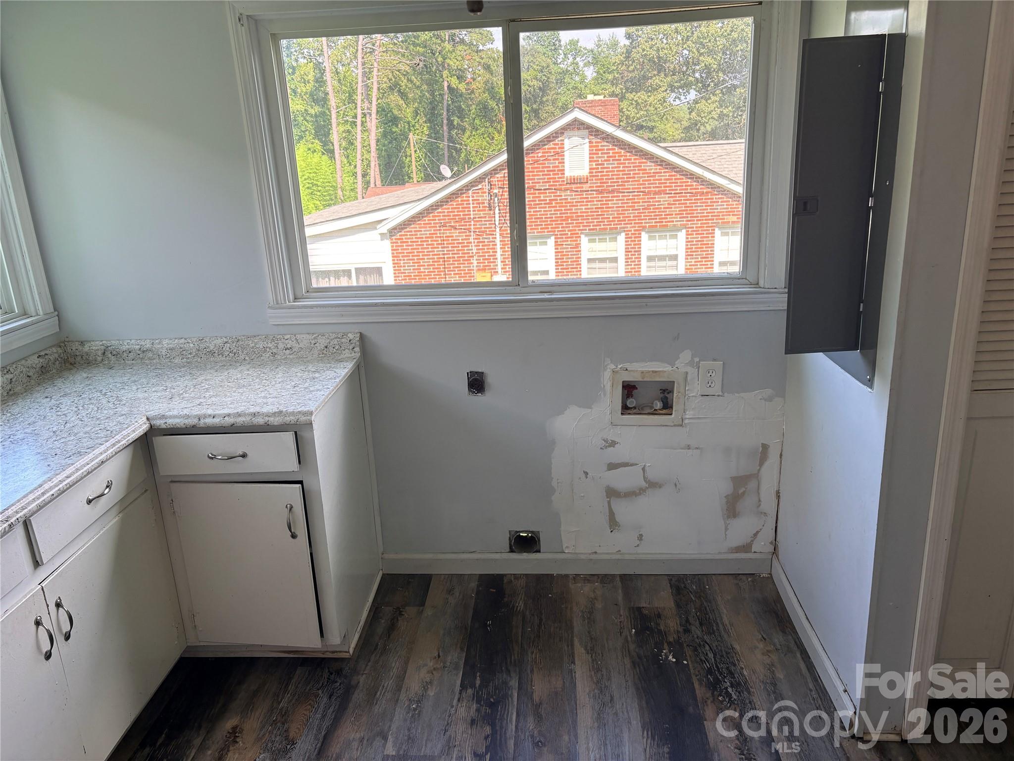 711 Arthur Boulevard — Union