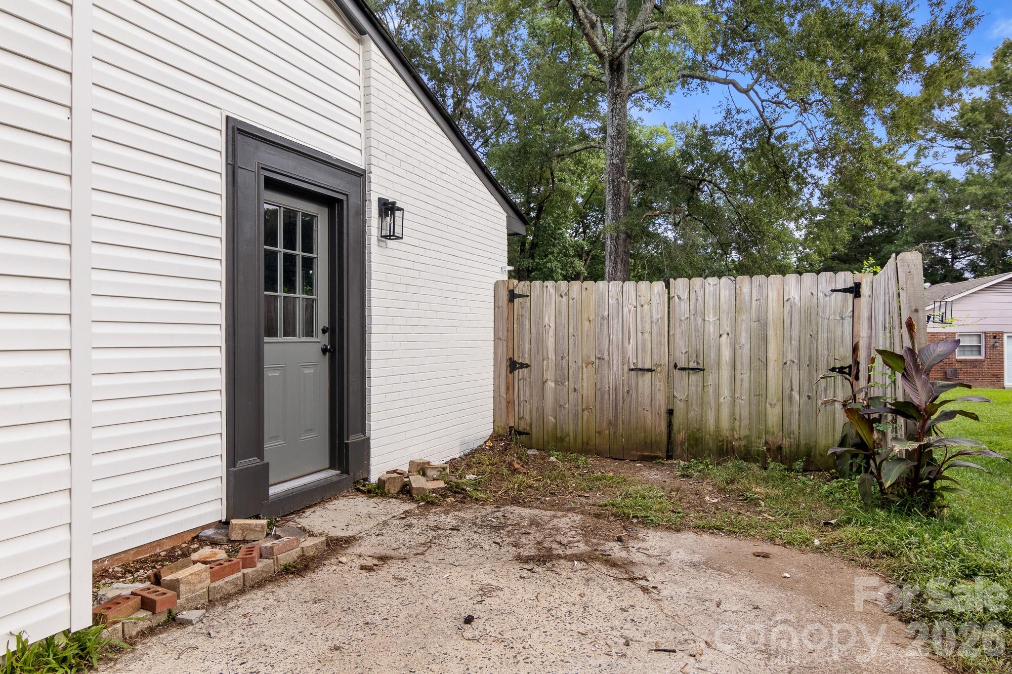 9006 Trailhead Court — Charlotte