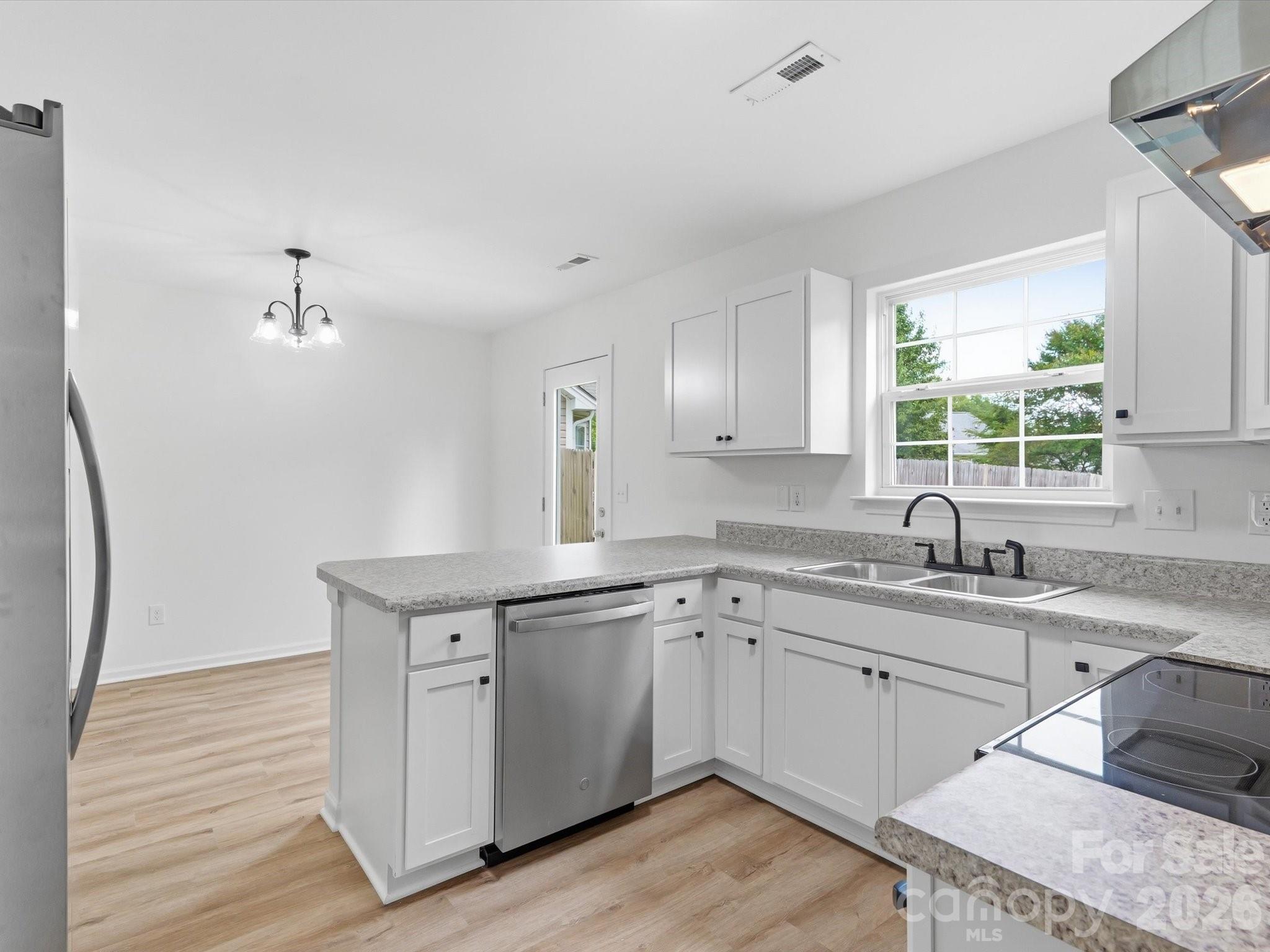 908 Lakehill Road — Charlotte