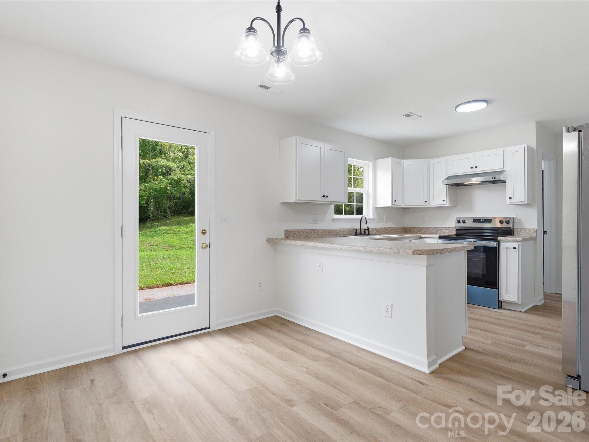 908 Lakehill Road — Charlotte