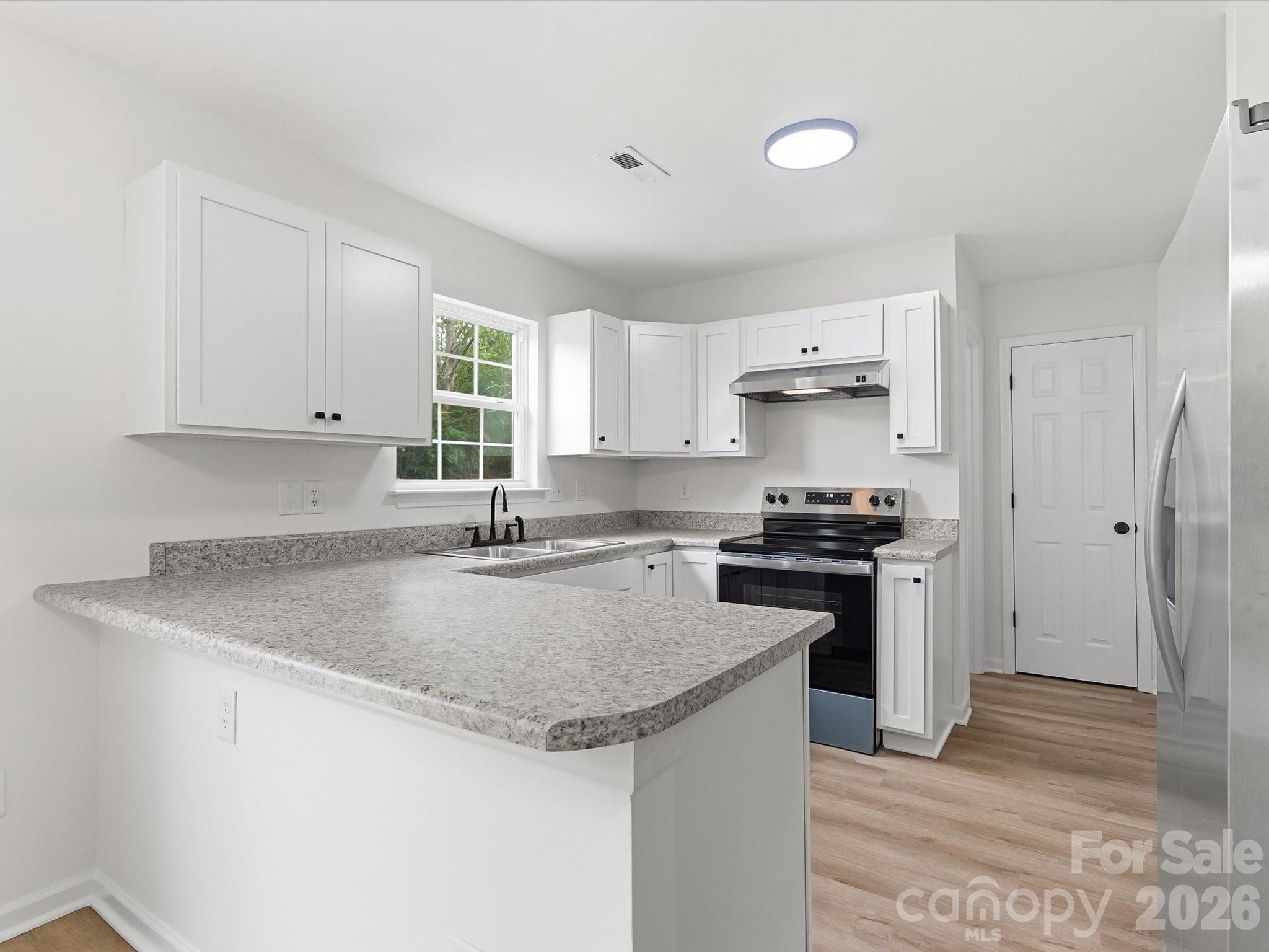 908 Lakehill Road — Charlotte